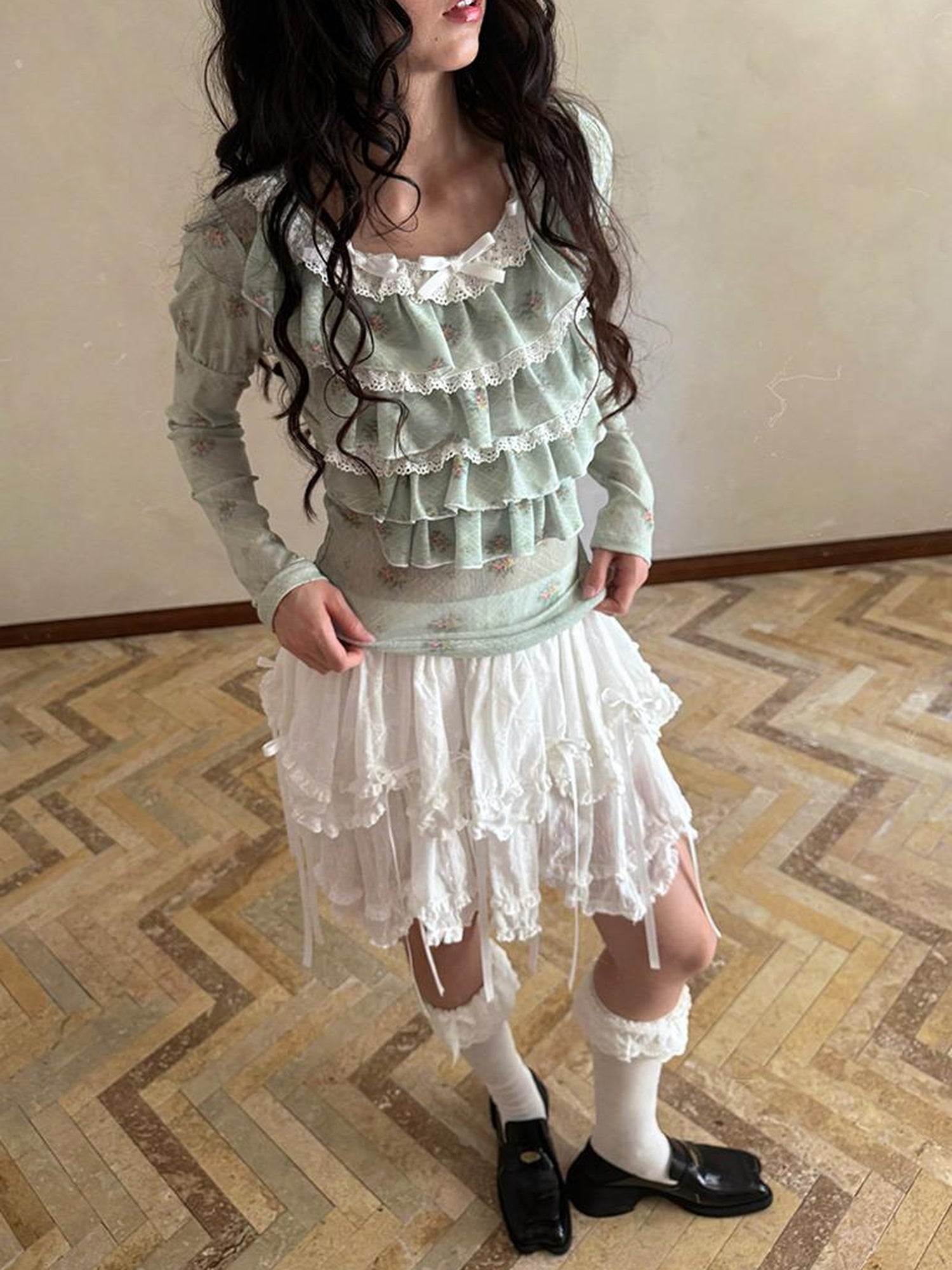 Daytoday Fairy Tale Lace Trim Stretch Top Long Sleeve Sun Protection Layering V-neck T-shirt