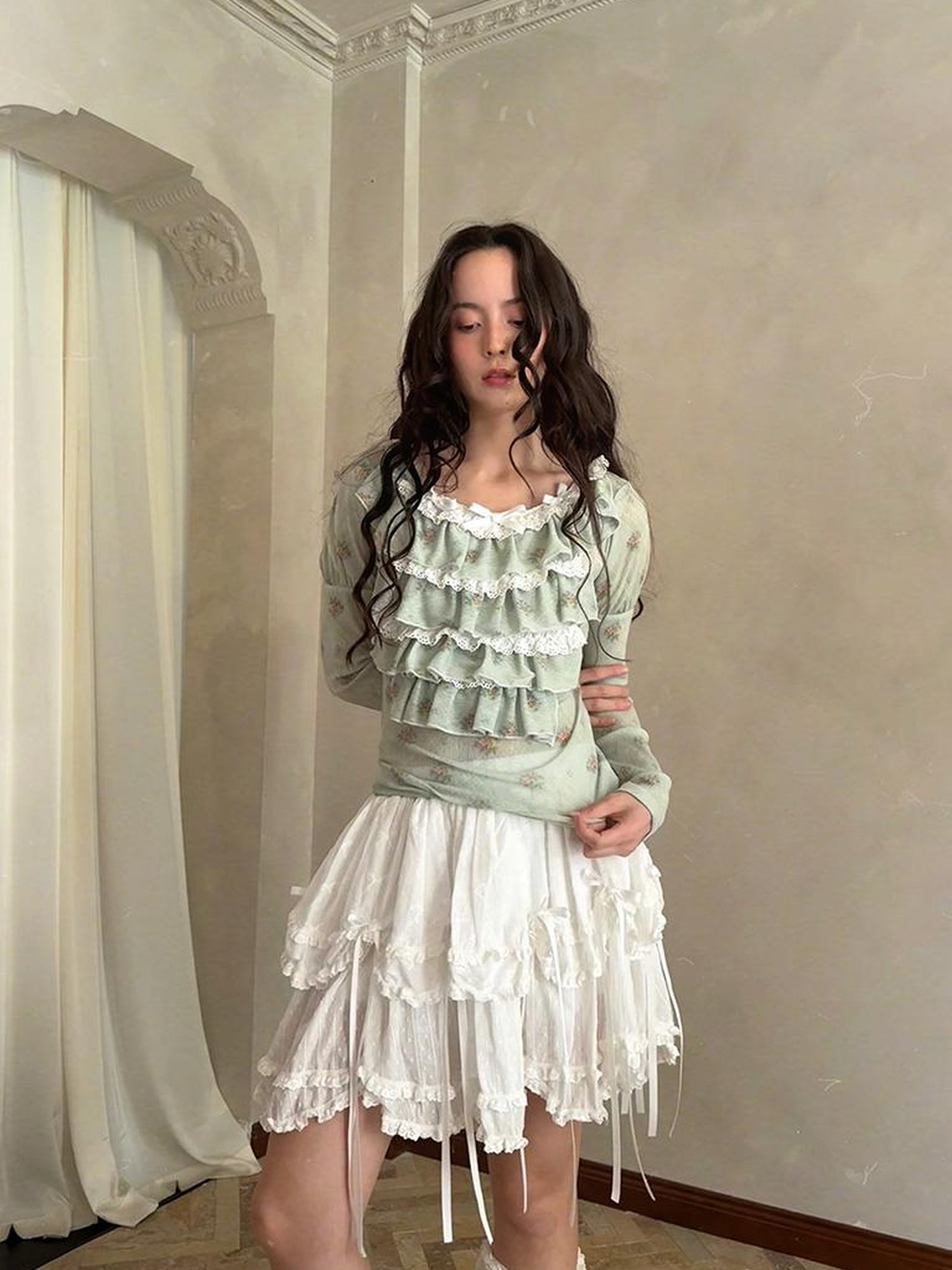 Daytoday Fairy Tale Lace Trim Stretch Top Long Sleeve Sun Protection Layering V-neck T-shirt