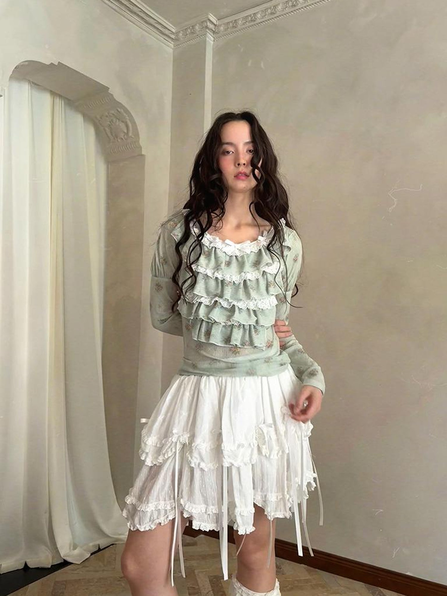 Daytoday Fairy Tale Lace Trim Stretch Top Long Sleeve Sun Protection Layering V-neck T-shirt