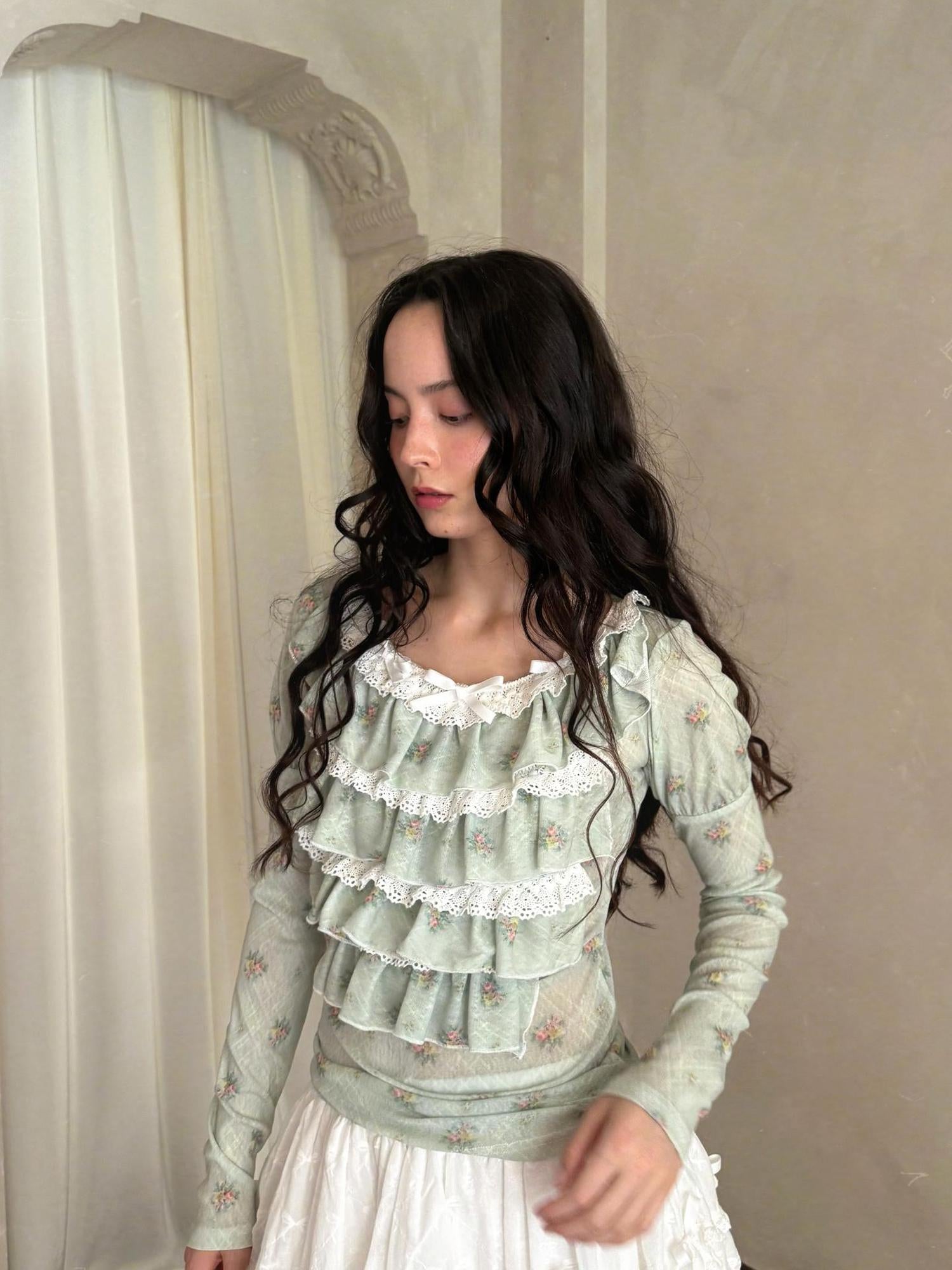 Daytoday Fairy Tale Lace Trim Stretch Top Long Sleeve Sun Protection Layering V-neck T-shirt
