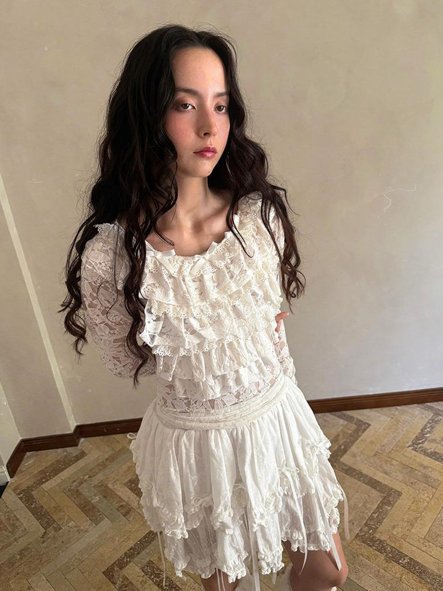 Daytoday Fairy Tale Lace Trim Stretch Top Long Sleeve Sun Protection Layering V-neck T-shirt