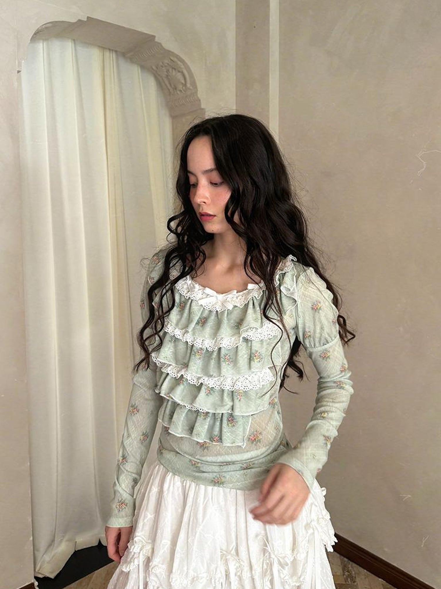 Daytoday Fairy Tale Lace Trim Stretch Top Long Sleeve Sun Protection Layering V-neck T-shirt