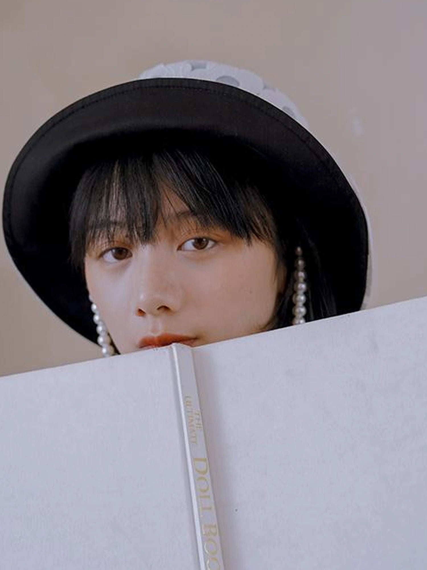 Floral Pearl Checkered Bucket Hat