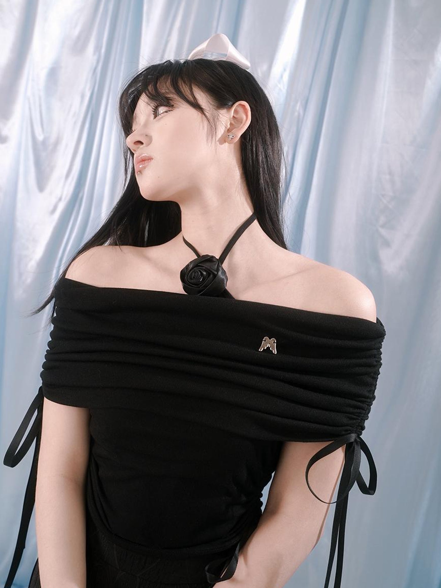 Daytoday Rose Brooch Tie Front Knit Crop Top