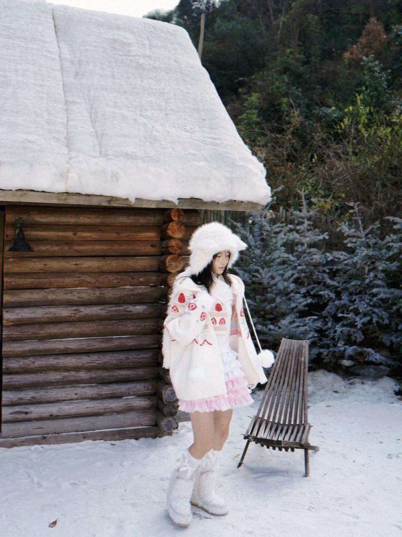 Daytoday Strawberry Cake Jacquard Knit Floral Women&