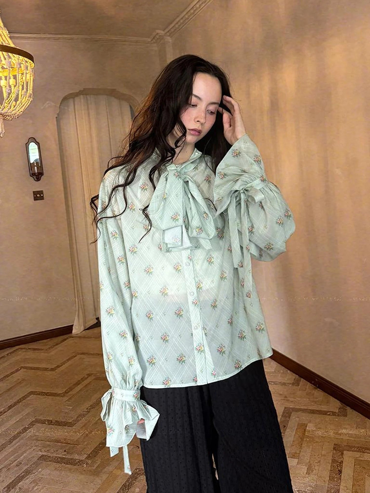 Vintage Bow Print Puff Sleeve Blouse