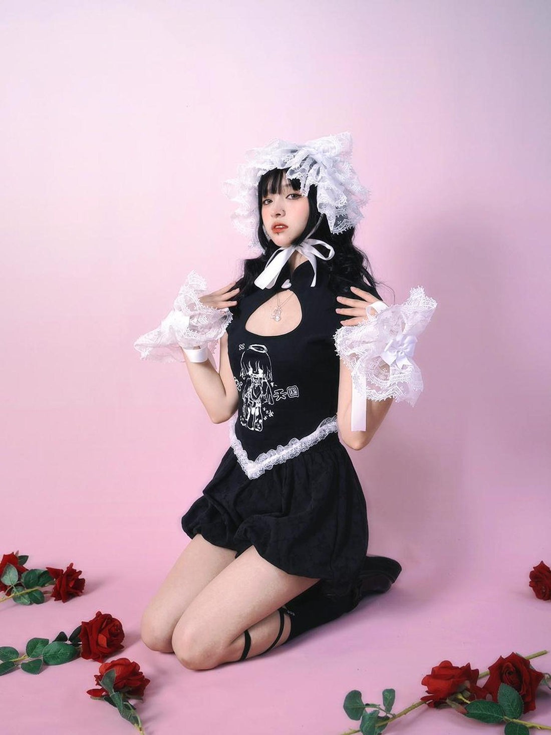 Daytoday Vintage Floral Print Hollow Heart Qipio Tee