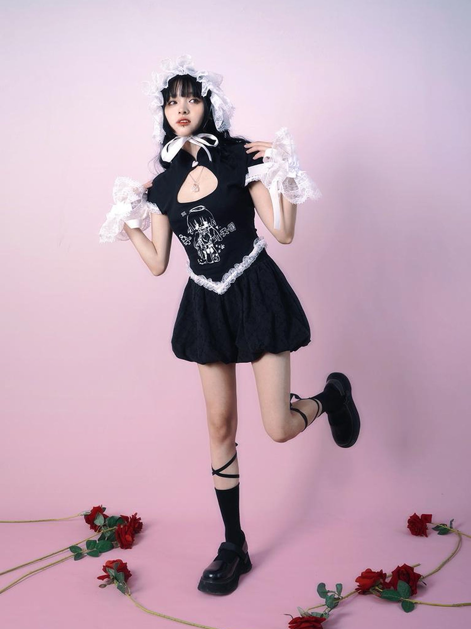 Daytoday Vintage Floral Print Hollow Heart Qipio Tee