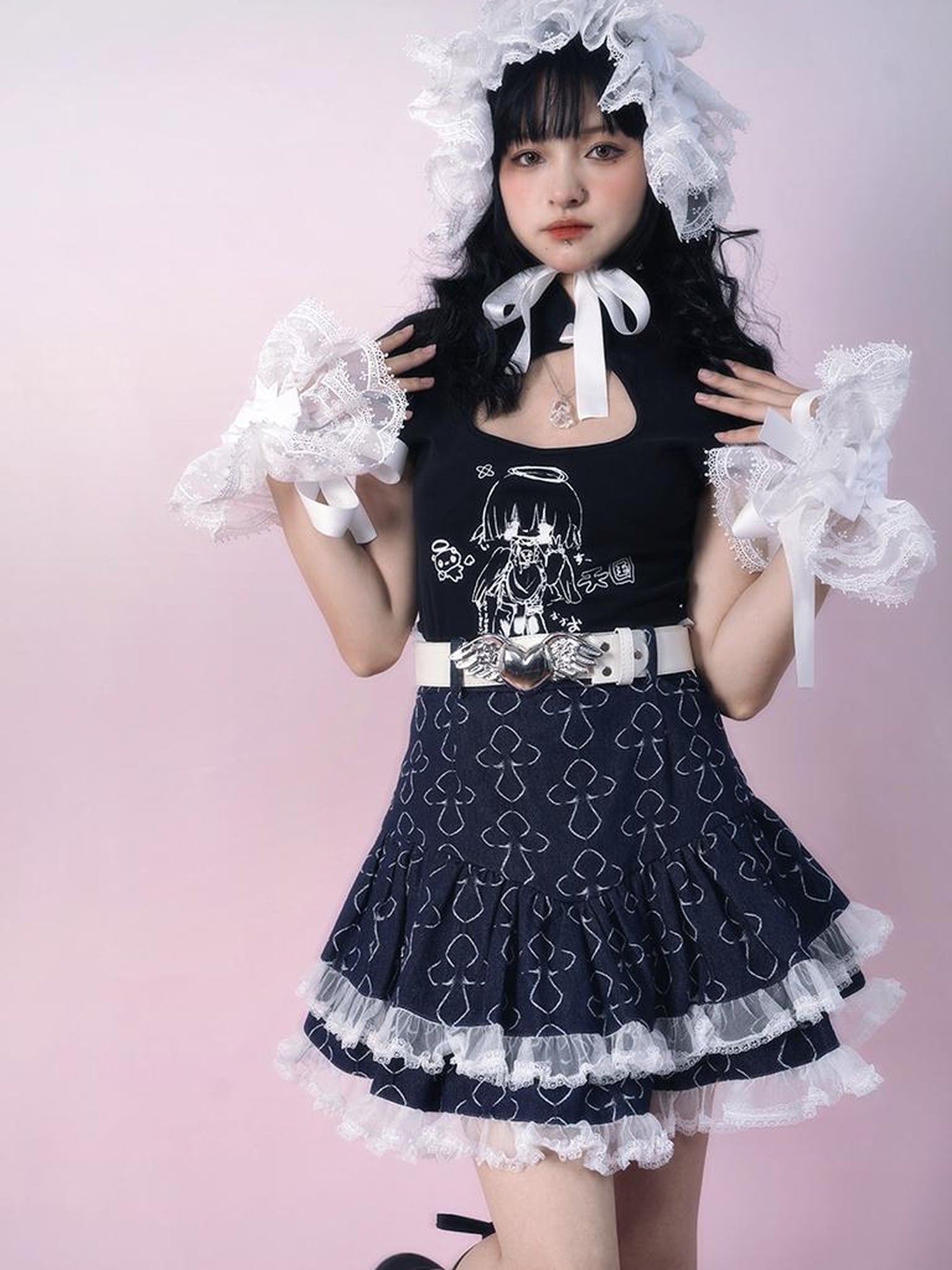 Daytoday Vintage Floral Print Hollow Heart Qipio Tee