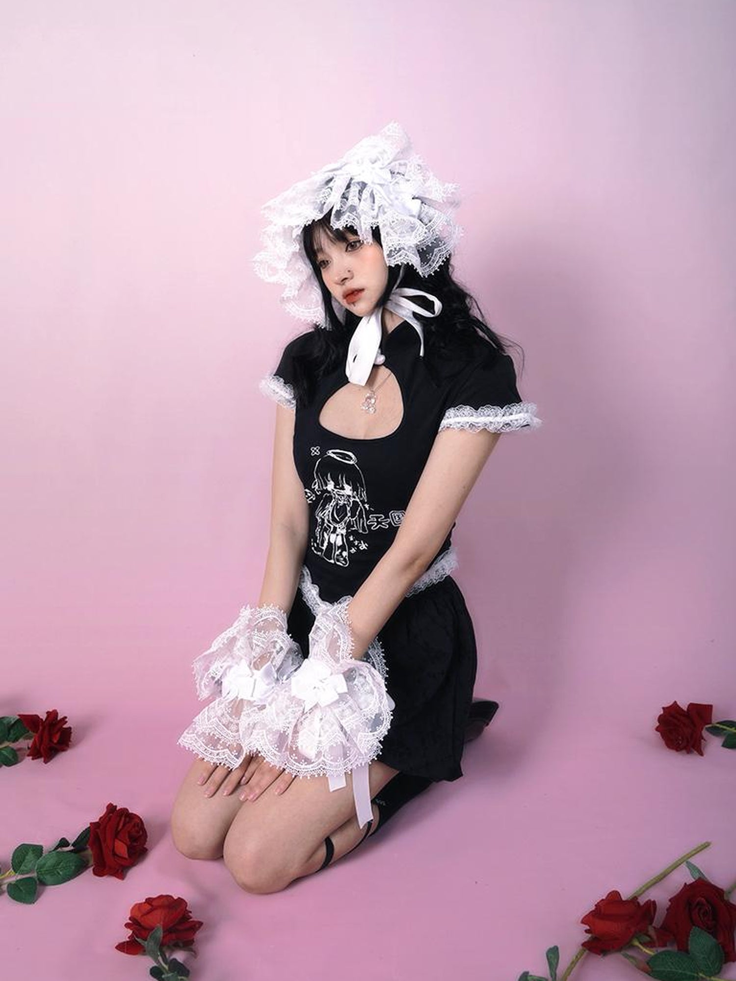 Daytoday Vintage Floral Print Hollow Heart Qipio Tee