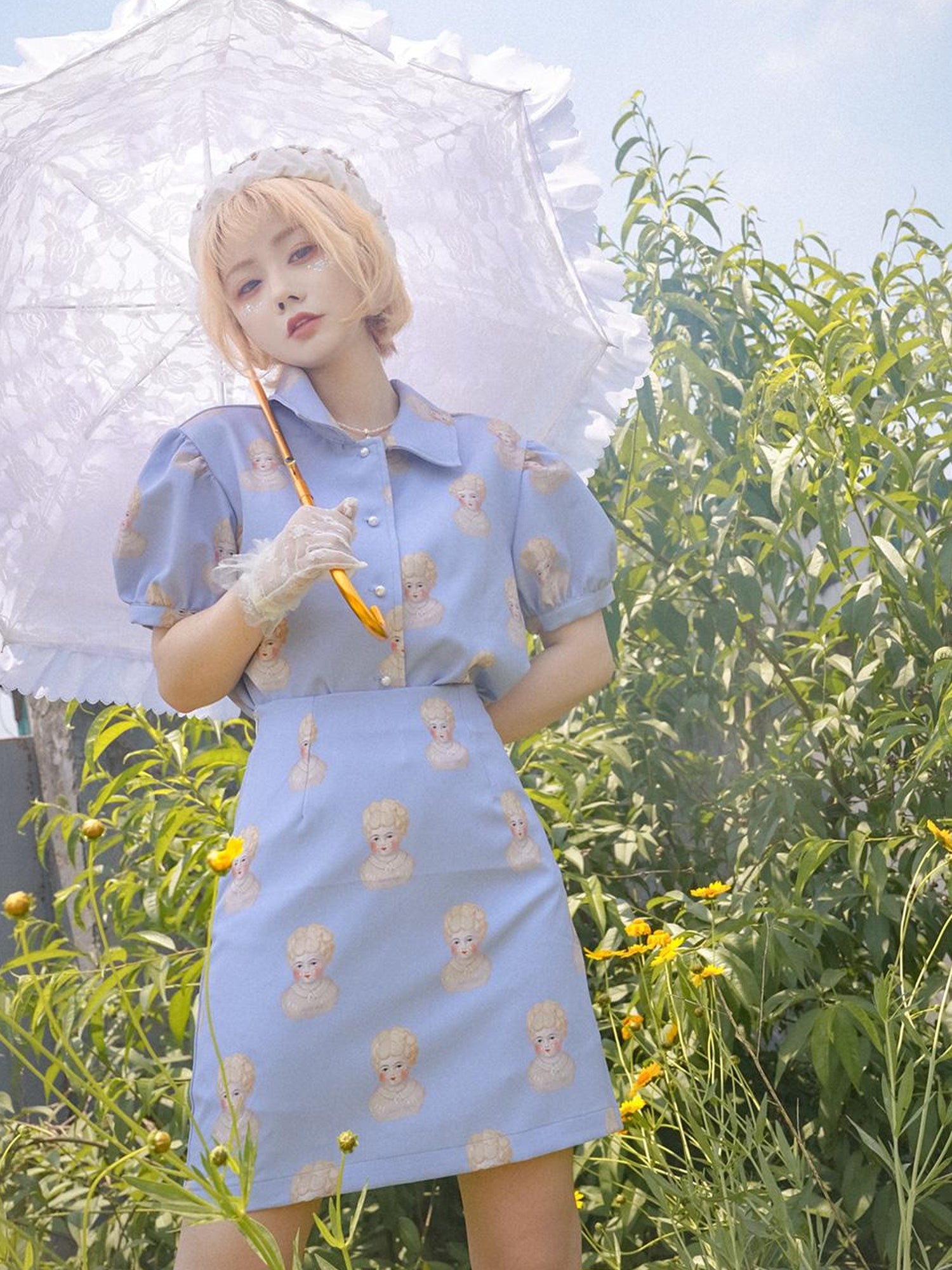 Daytoday Vintage Porcelain Doll Floral Print Shirt