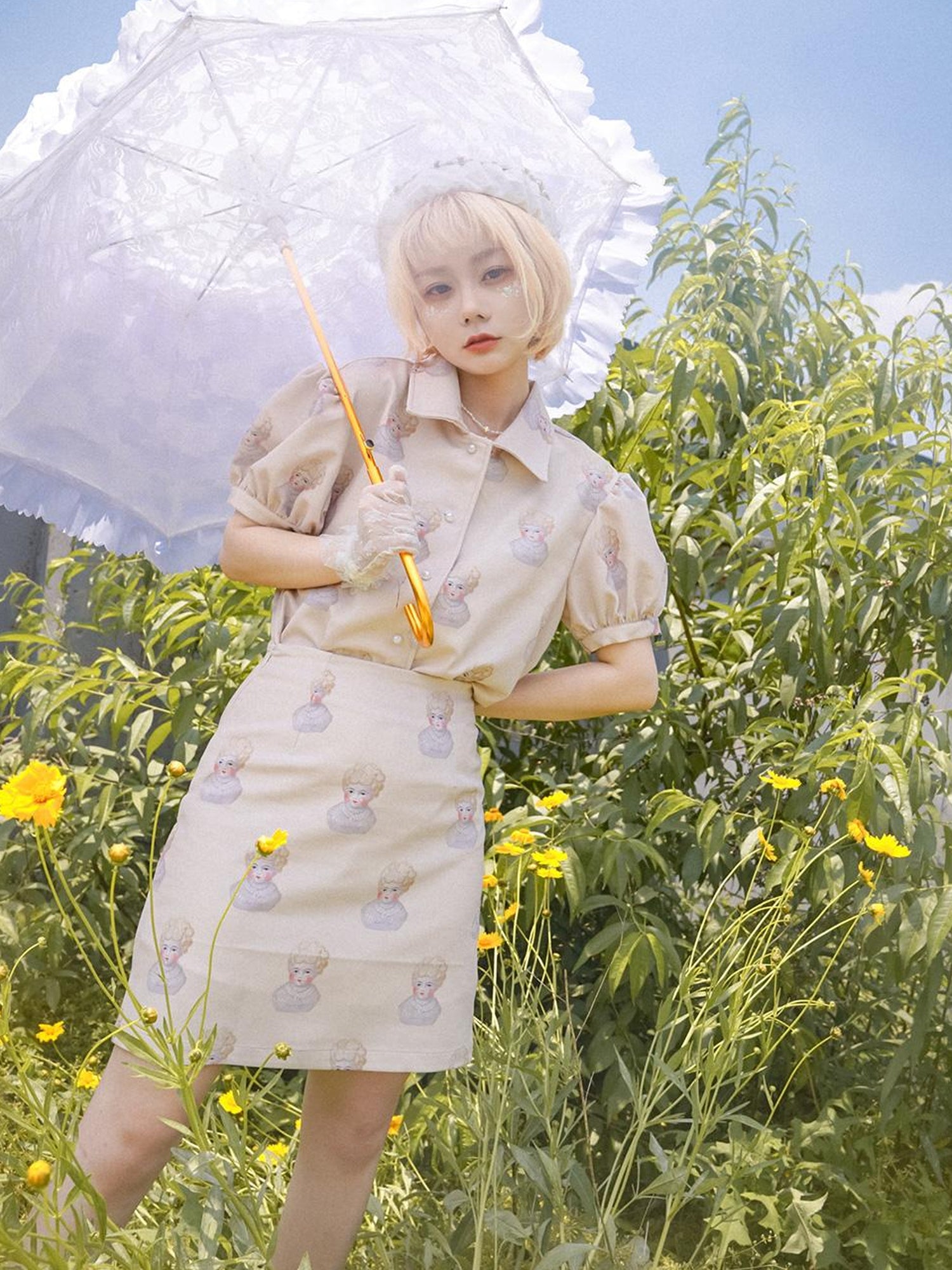 Daytoday Vintage Porcelain Doll Floral Print Shirt