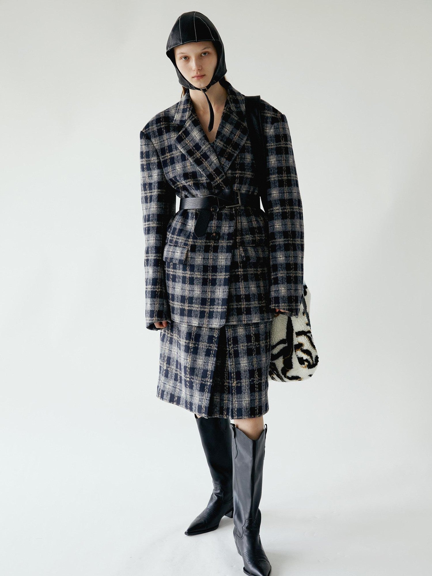 Delivery Deep Blue Plaid Loose Fit Three Button Women&
