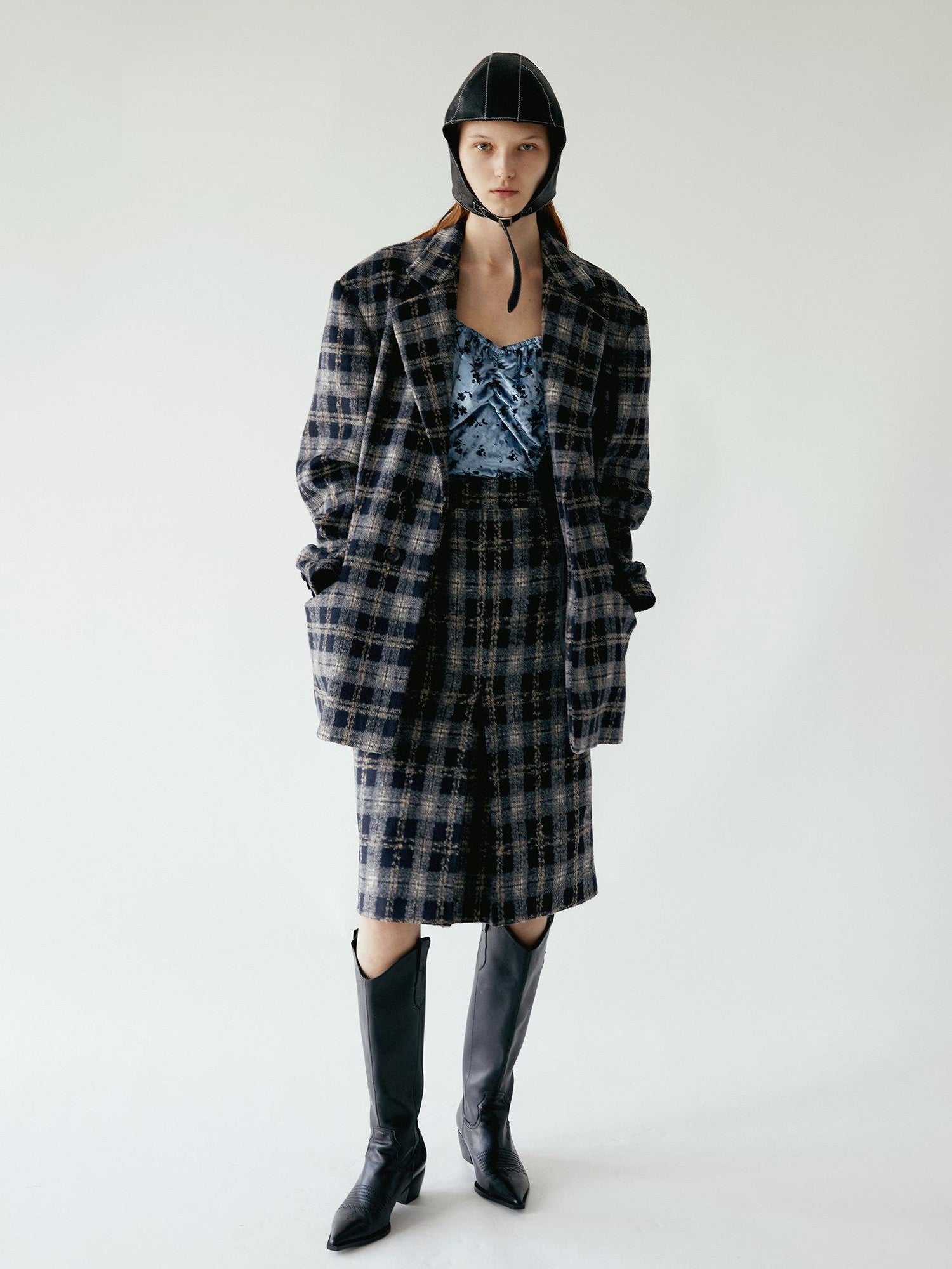 Delivery Deep Blue Plaid Loose Fit Three Button Women&