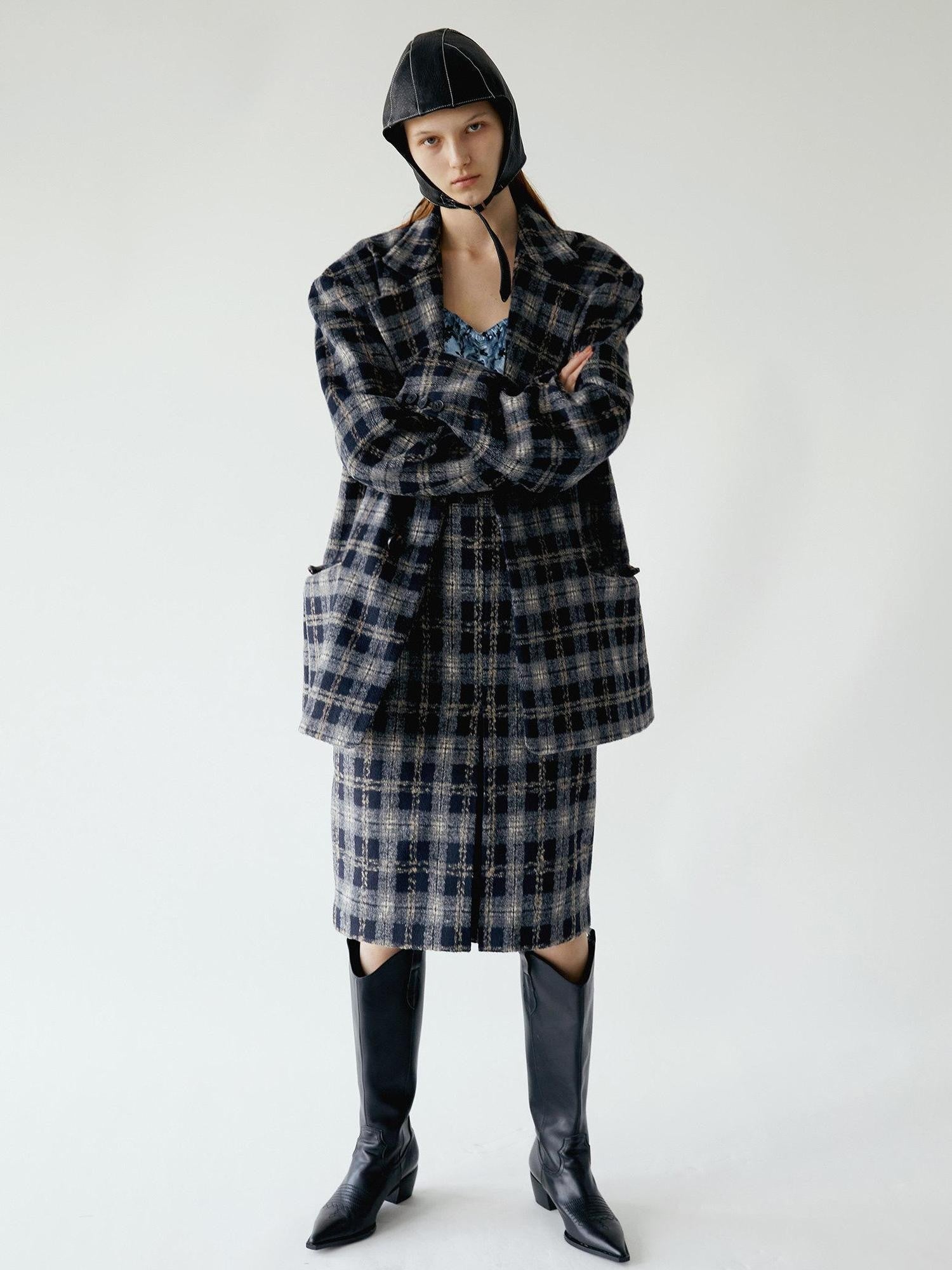 Delivery Deep Blue Plaid Loose Fit Three Button Women&
