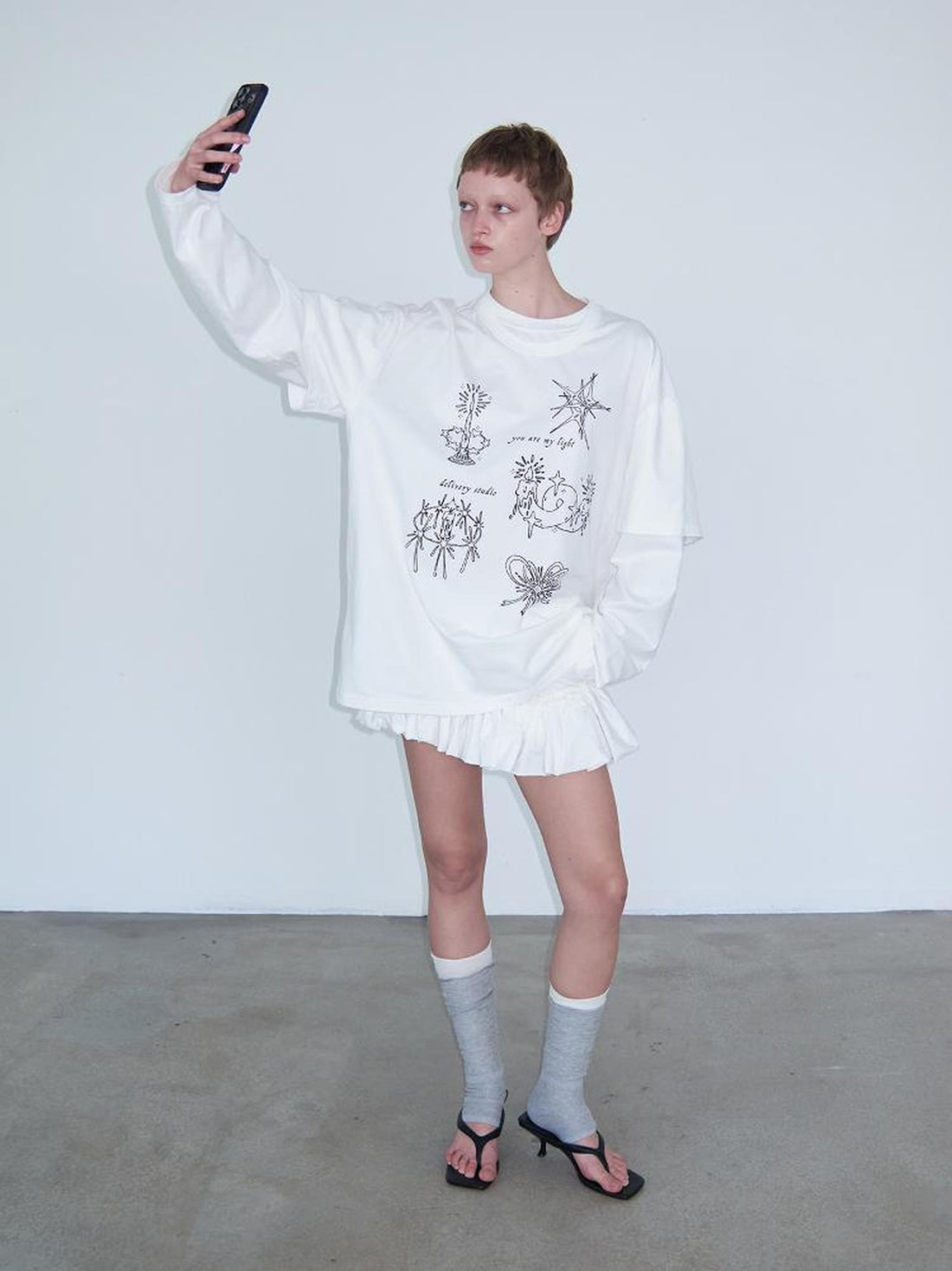 Delivery Graffiti Print Drop Shoulder T-shirt With Double Collar and Sleeve Design