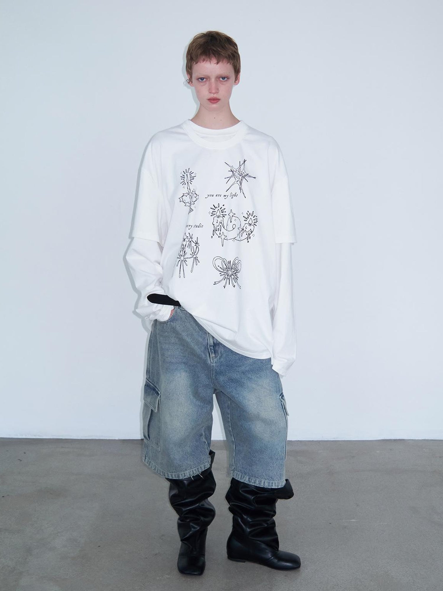 Delivery Graffiti Print Drop Shoulder T-shirt With Double Collar and Sleeve Design