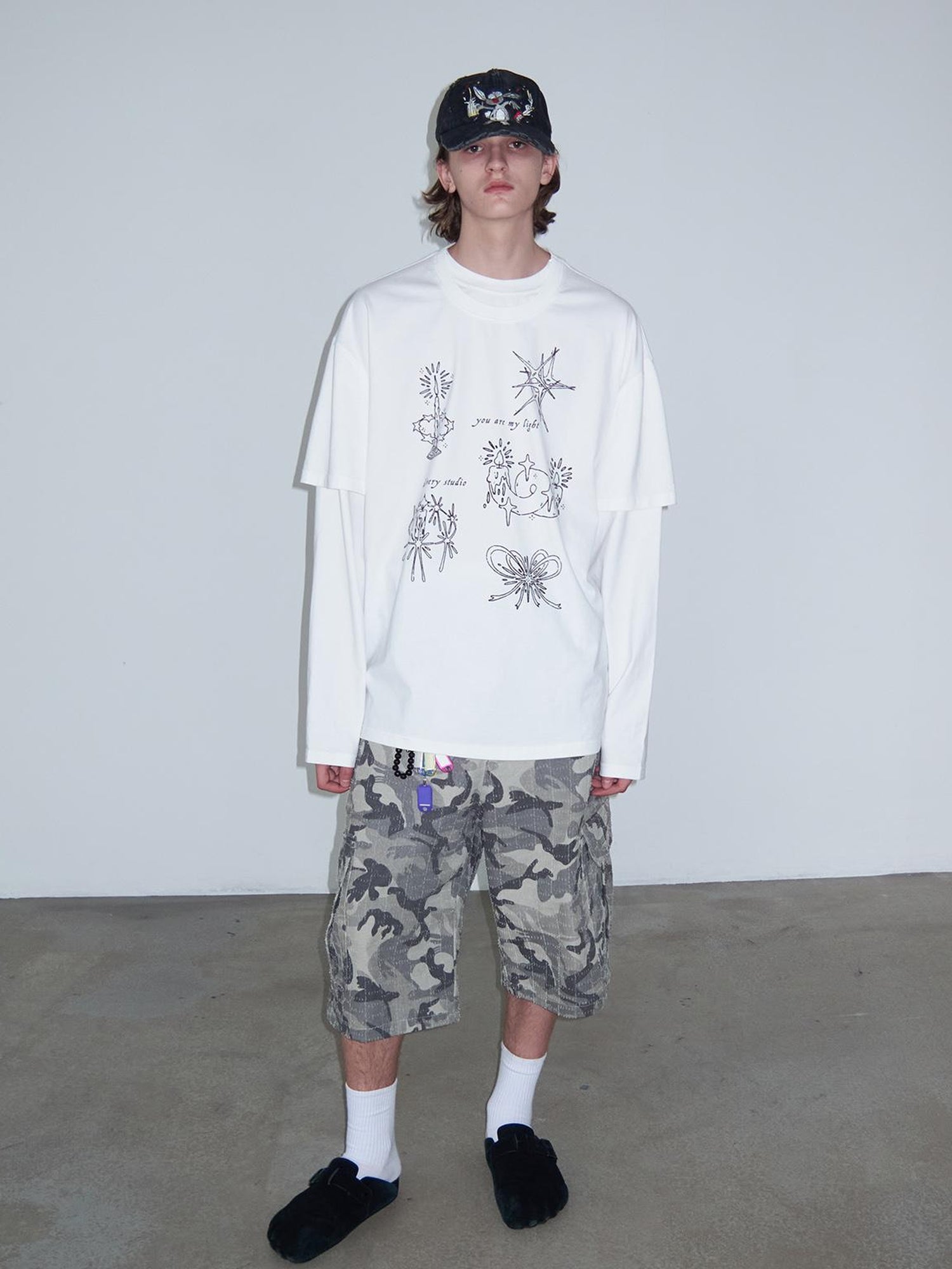 Delivery Graffiti Print Drop Shoulder T-shirt With Double Collar and Sleeve Design