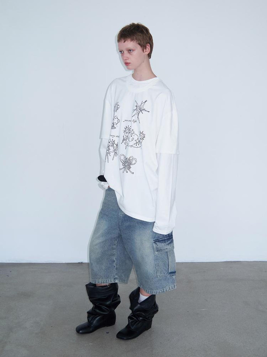 Delivery Graffiti Print Drop Shoulder T-shirt With Double Collar and Sleeve Design