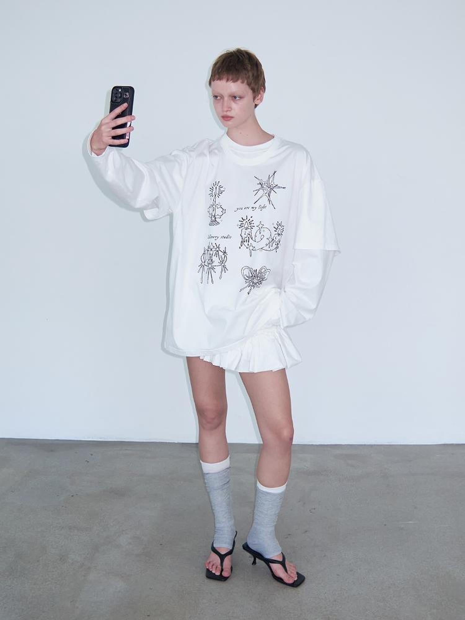 Delivery Graffiti Print Drop Shoulder T-shirt With Double Collar and Sleeve Design