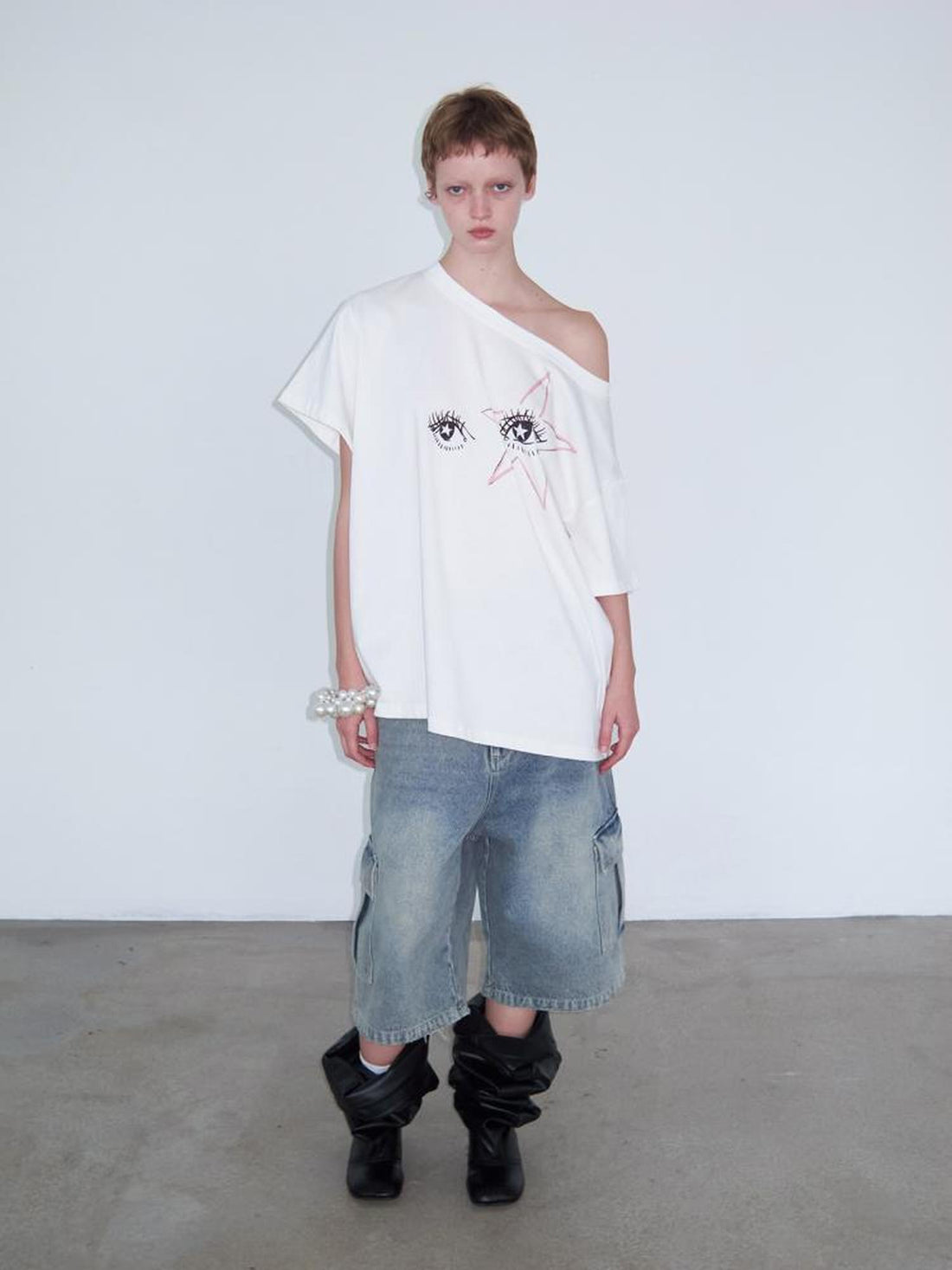Delivery Oversized Drop Shoulder White T-shirt With Starry Eye Print