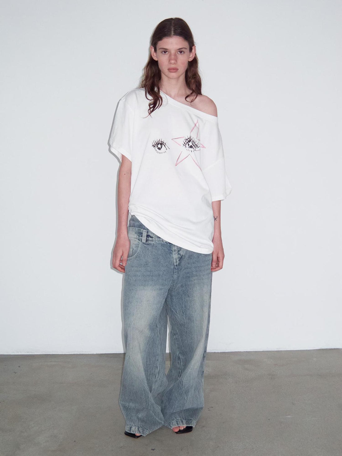Delivery Oversized Drop Shoulder White T-shirt With Starry Eye Print