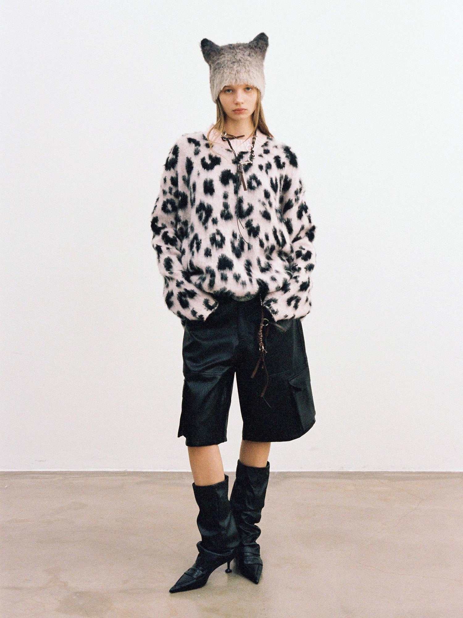 Delivery Pink Black Leopard Jacquard Brushed Plush Crewneck Women&