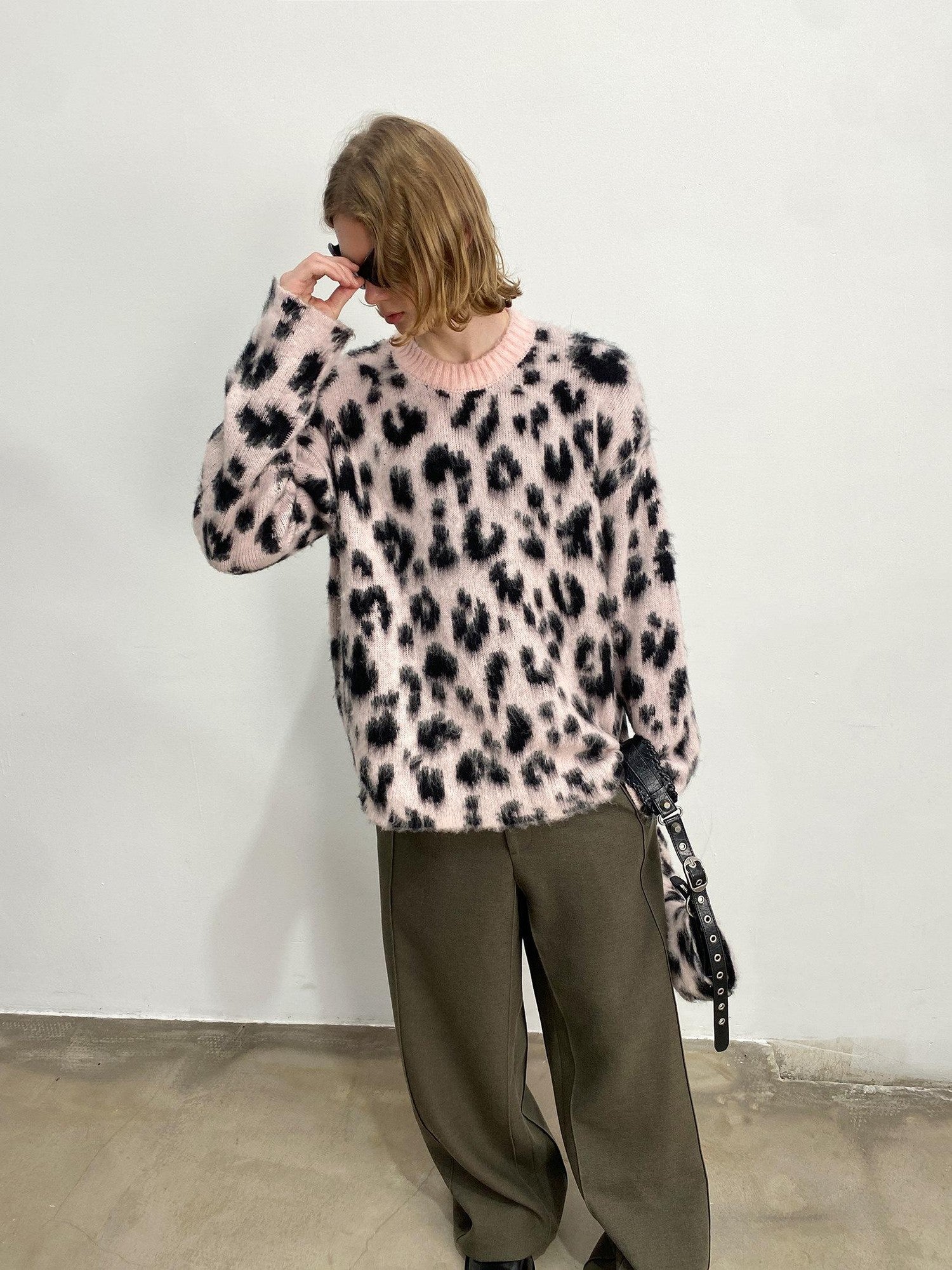 Delivery Pink Black Leopard Jacquard Brushed Plush Crewneck Women&