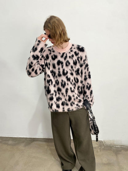 Delivery Pink Black Leopard Jacquard Brushed Plush Crewneck Women&