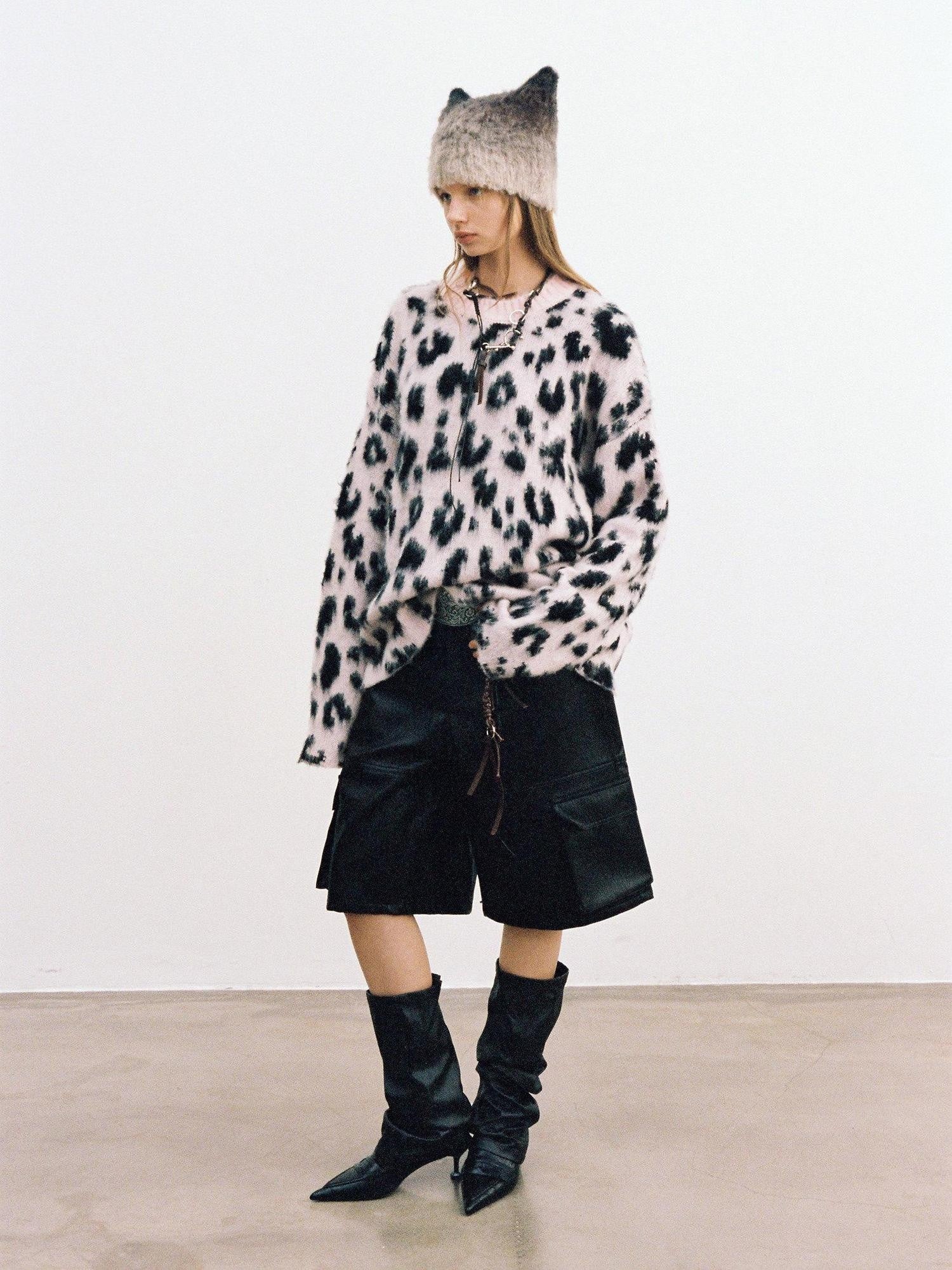 Delivery Pink Black Leopard Jacquard Brushed Plush Crewneck Women&