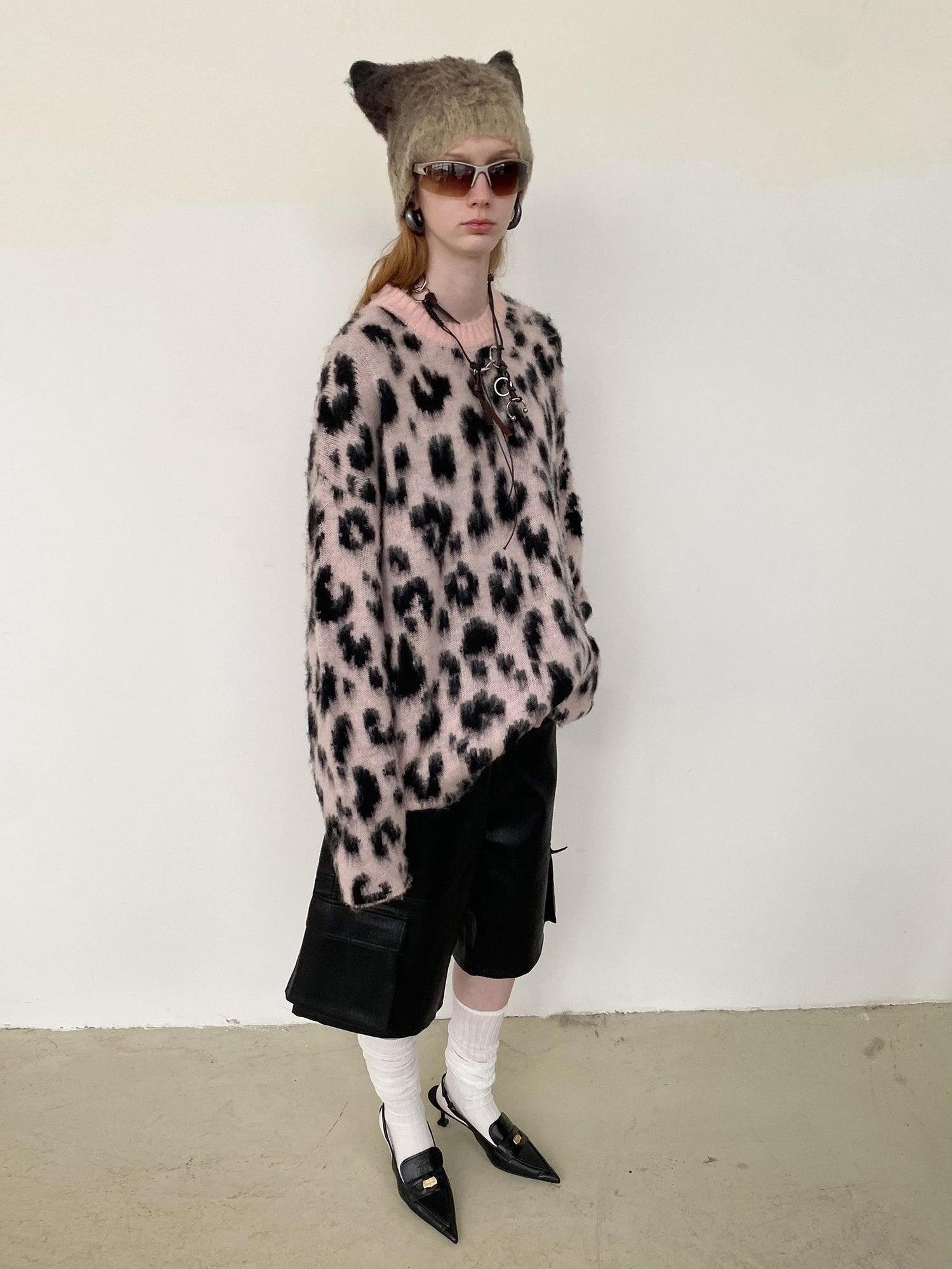 Delivery Pink Black Leopard Jacquard Brushed Plush Crewneck Women&