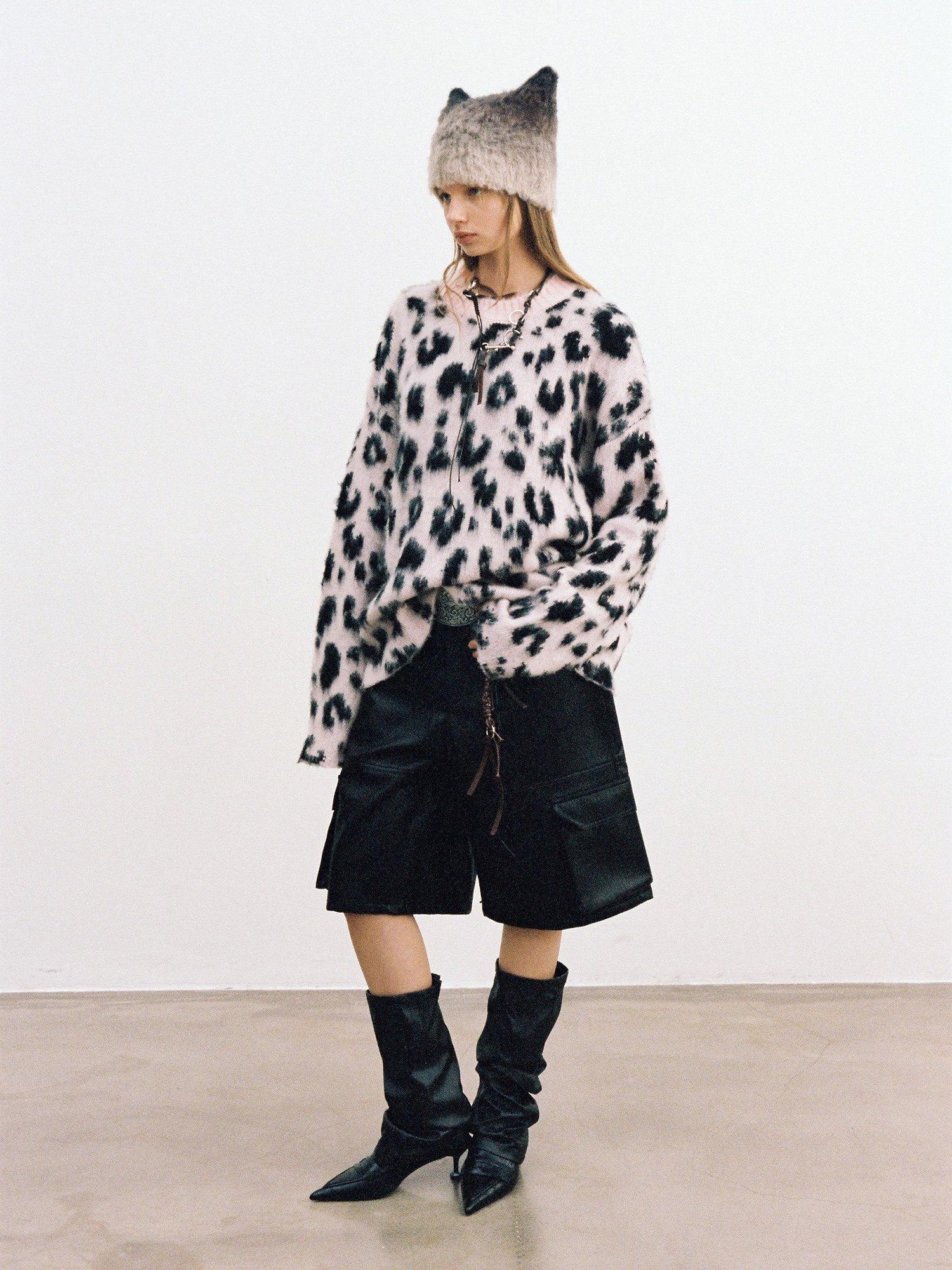 Delivery Pink Black Leopard Jacquard Brushed Plush Crewneck Women&