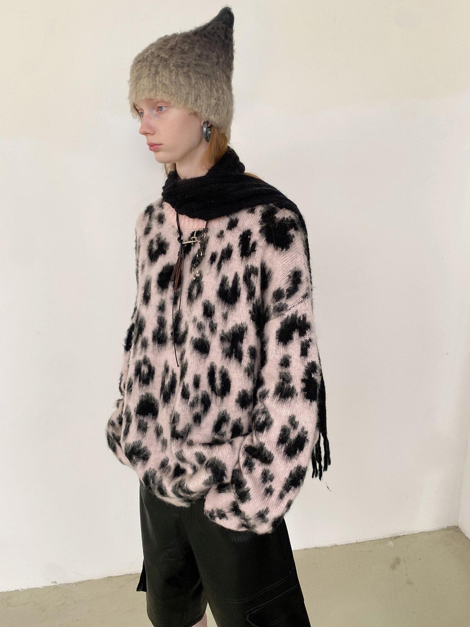 Delivery Pink Black Leopard Jacquard Brushed Plush Crewneck Women&