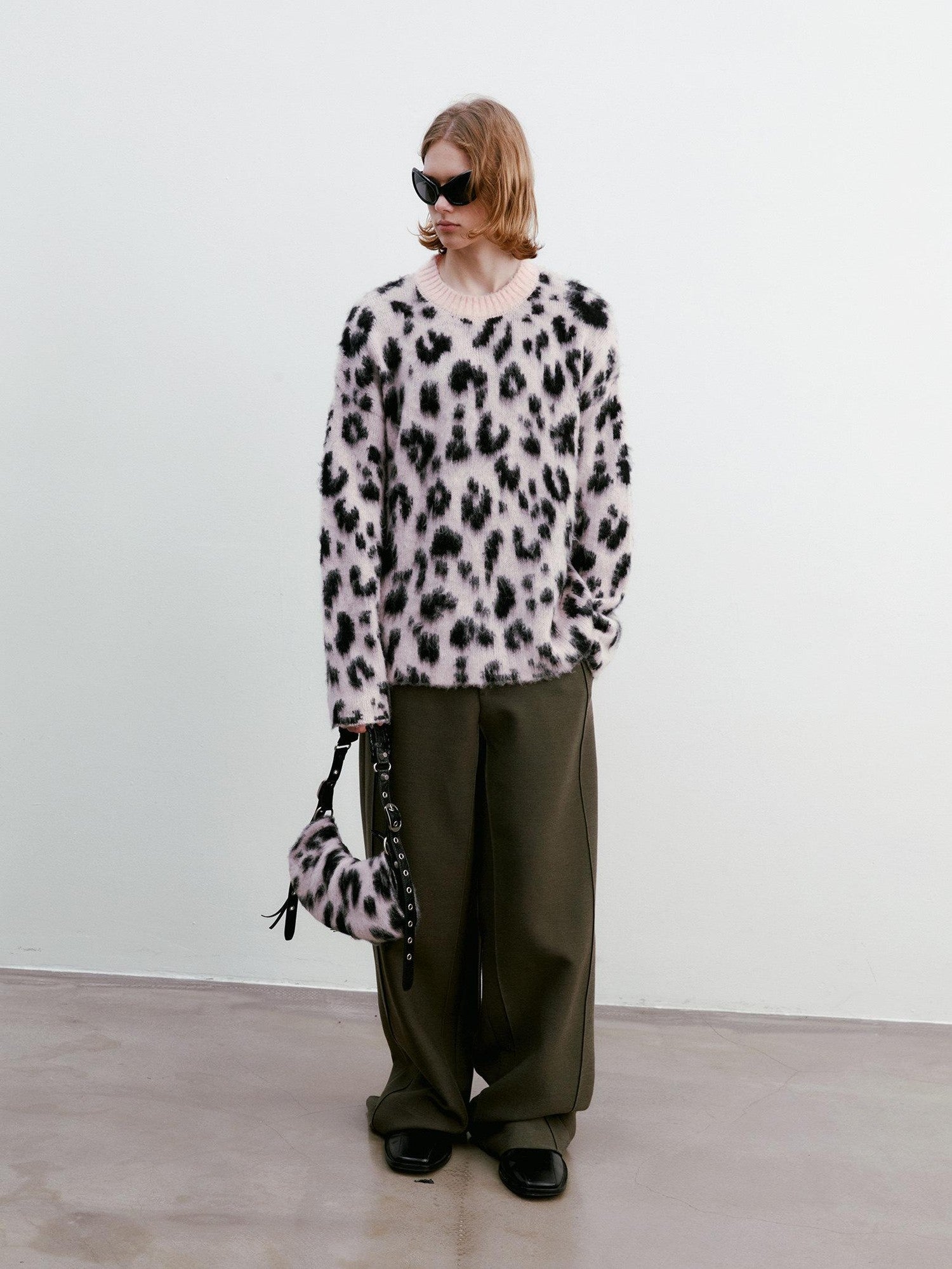 Delivery Pink Black Leopard Jacquard Brushed Plush Crewneck Women&