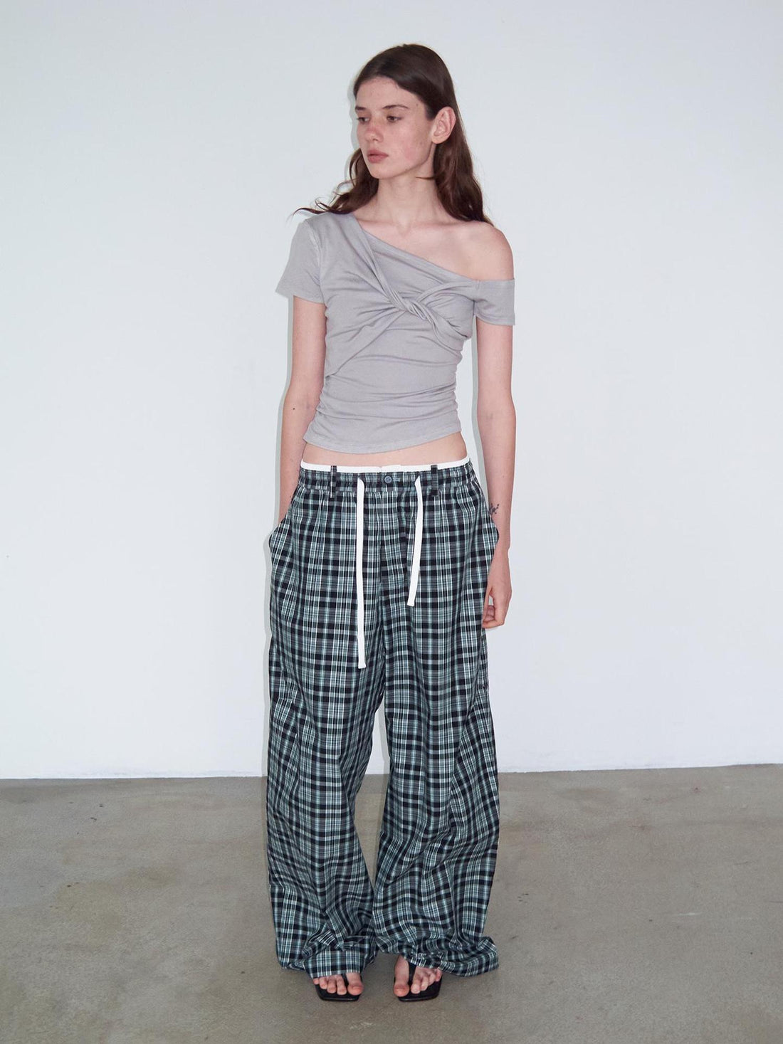Delivery Twisted Shoulder Grey Cropped Tee
