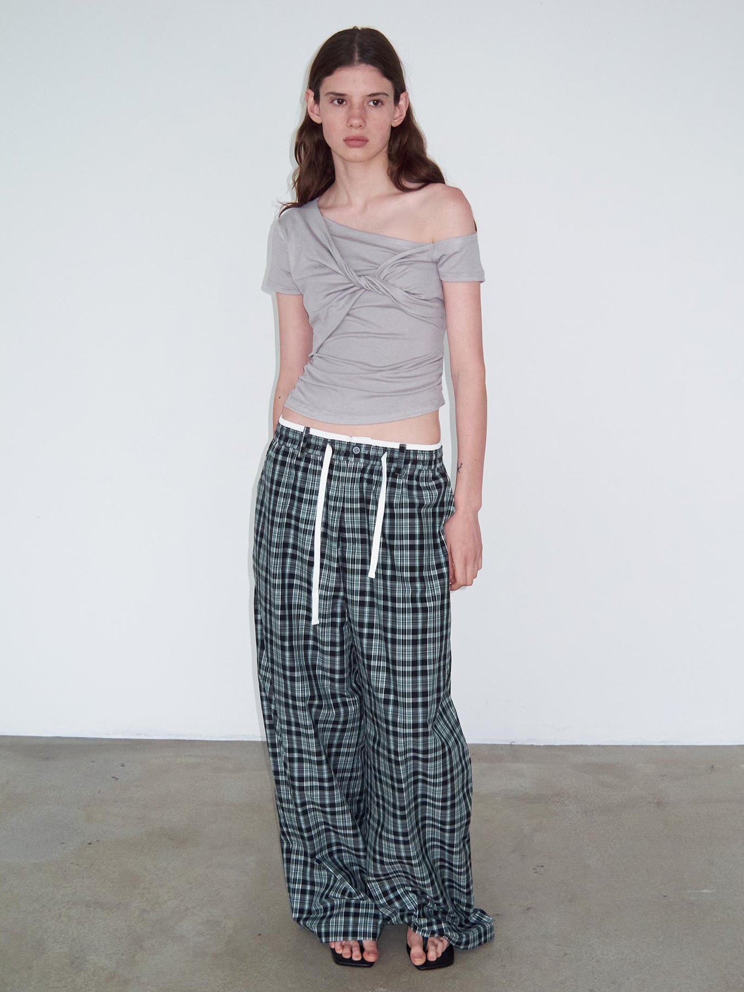Delivery Twisted Shoulder Grey Cropped Tee
