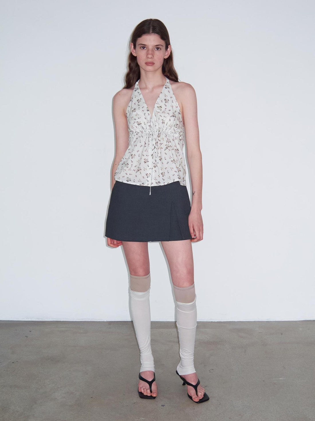 Delivery V-Neck Floral Tied Halter Top With Open Back