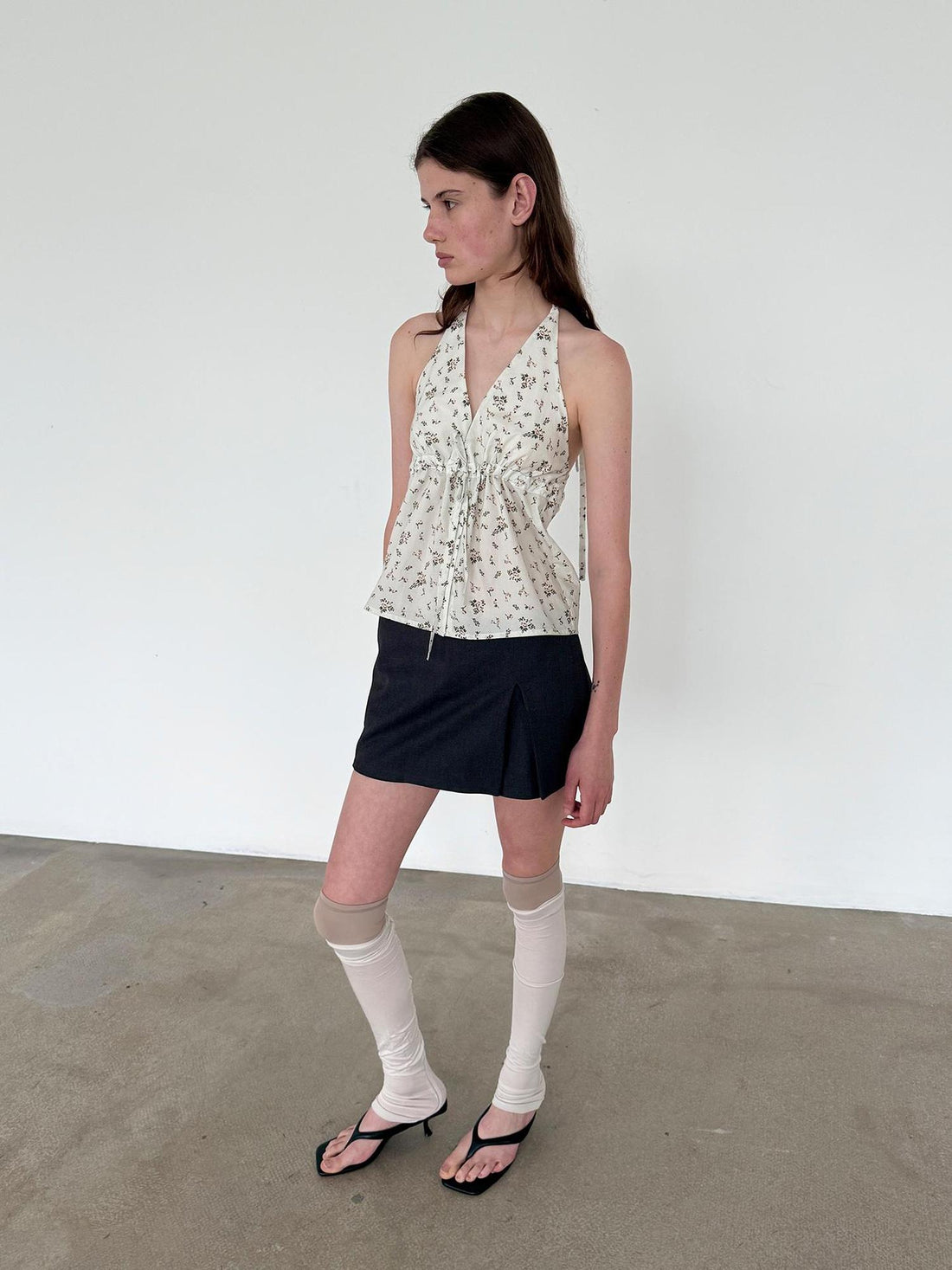 Delivery V-Neck Floral Tied Halter Top With Open Back