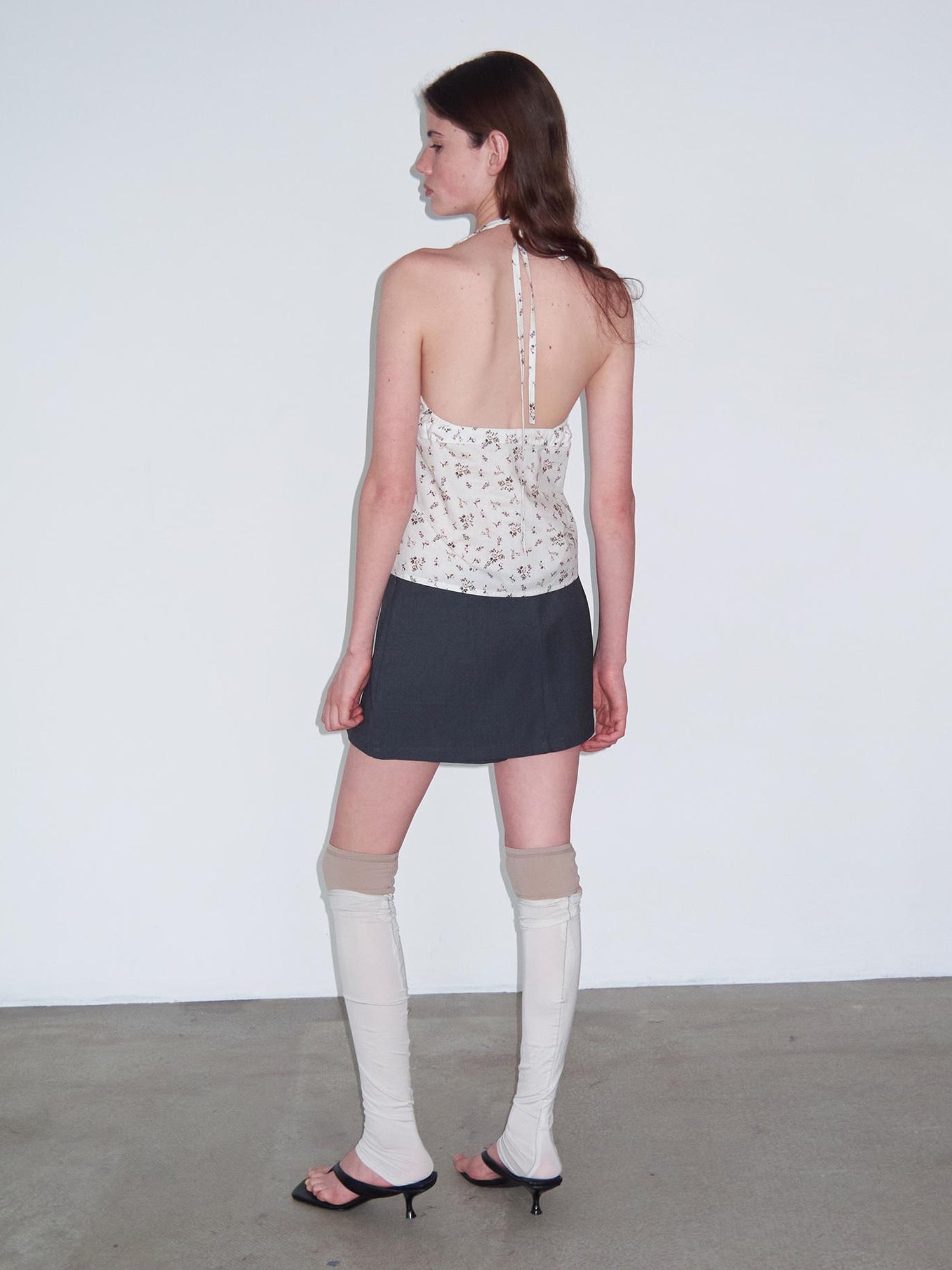 Delivery V-Neck Floral Tied Halter Top With Open Back