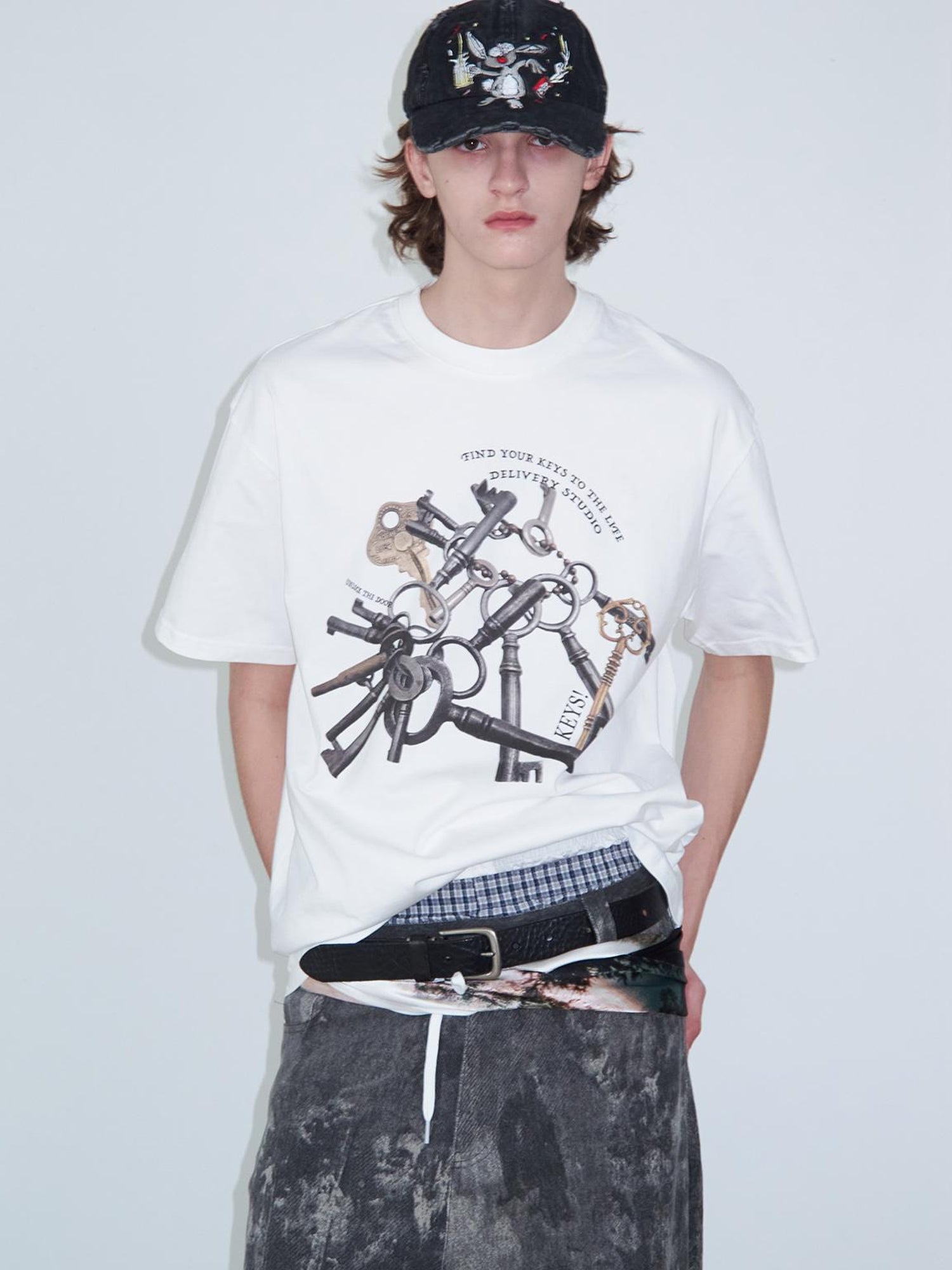 Delivery Vintage Metal Key Print Oversized Cotton Tee