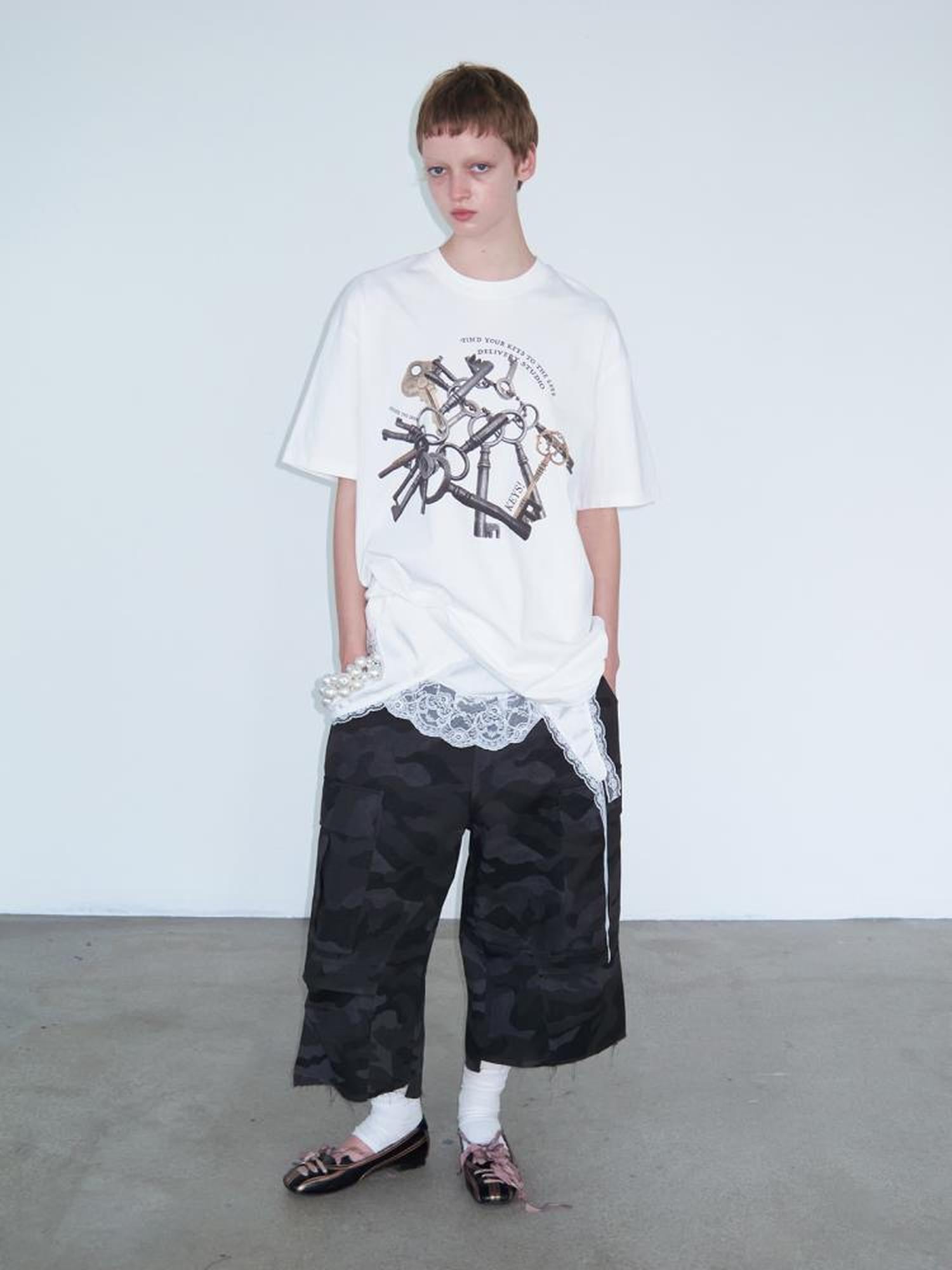 Delivery Vintage Metal Key Print Oversized Cotton Tee