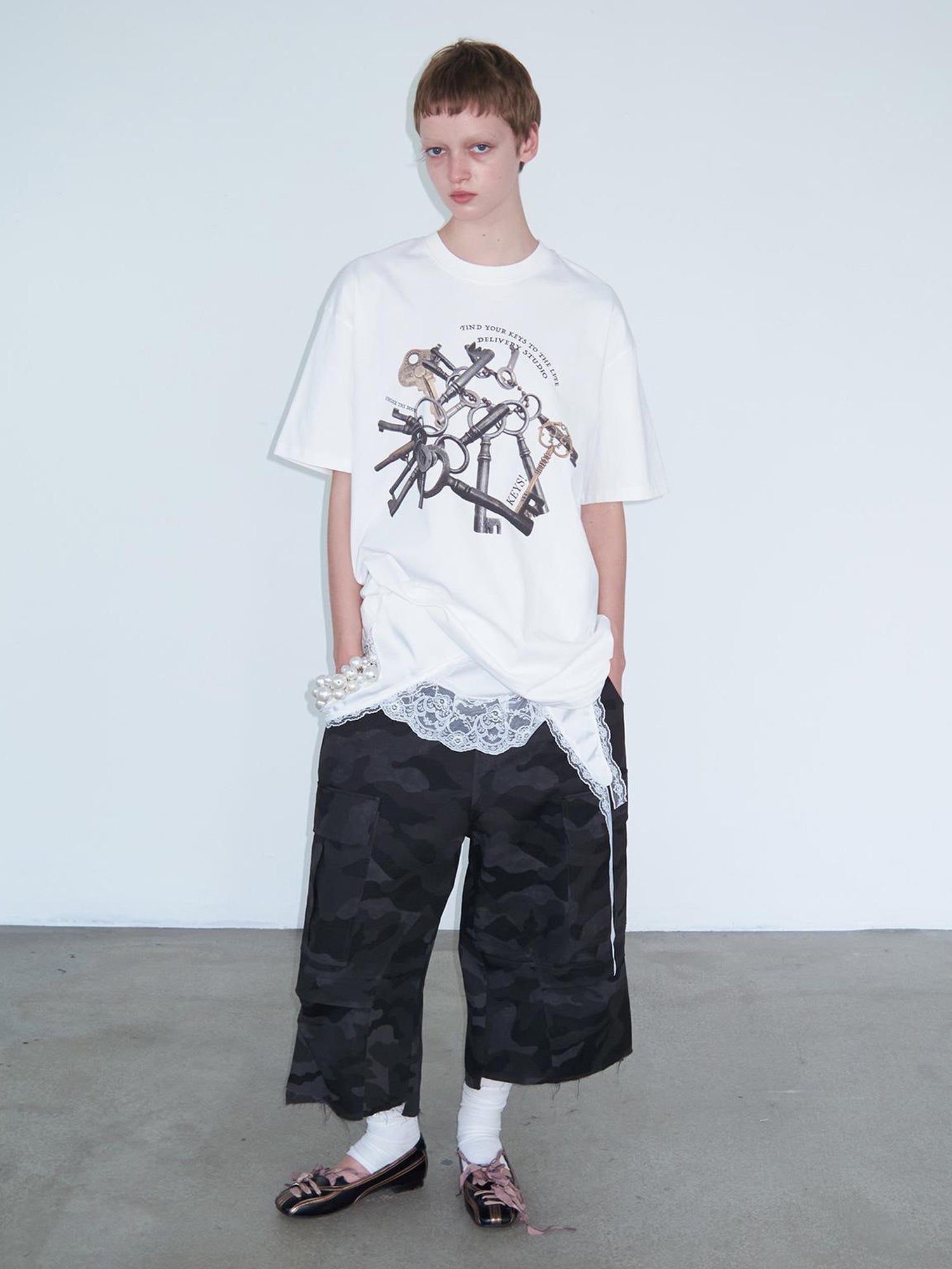 Delivery Vintage Metal Key Print Oversized Cotton Tee