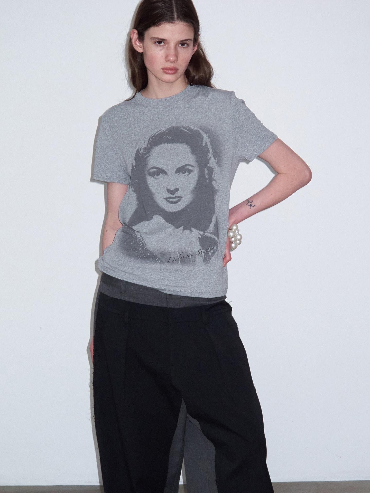 Delivery Vintage Portrait Print Straight Cut Grey Women&