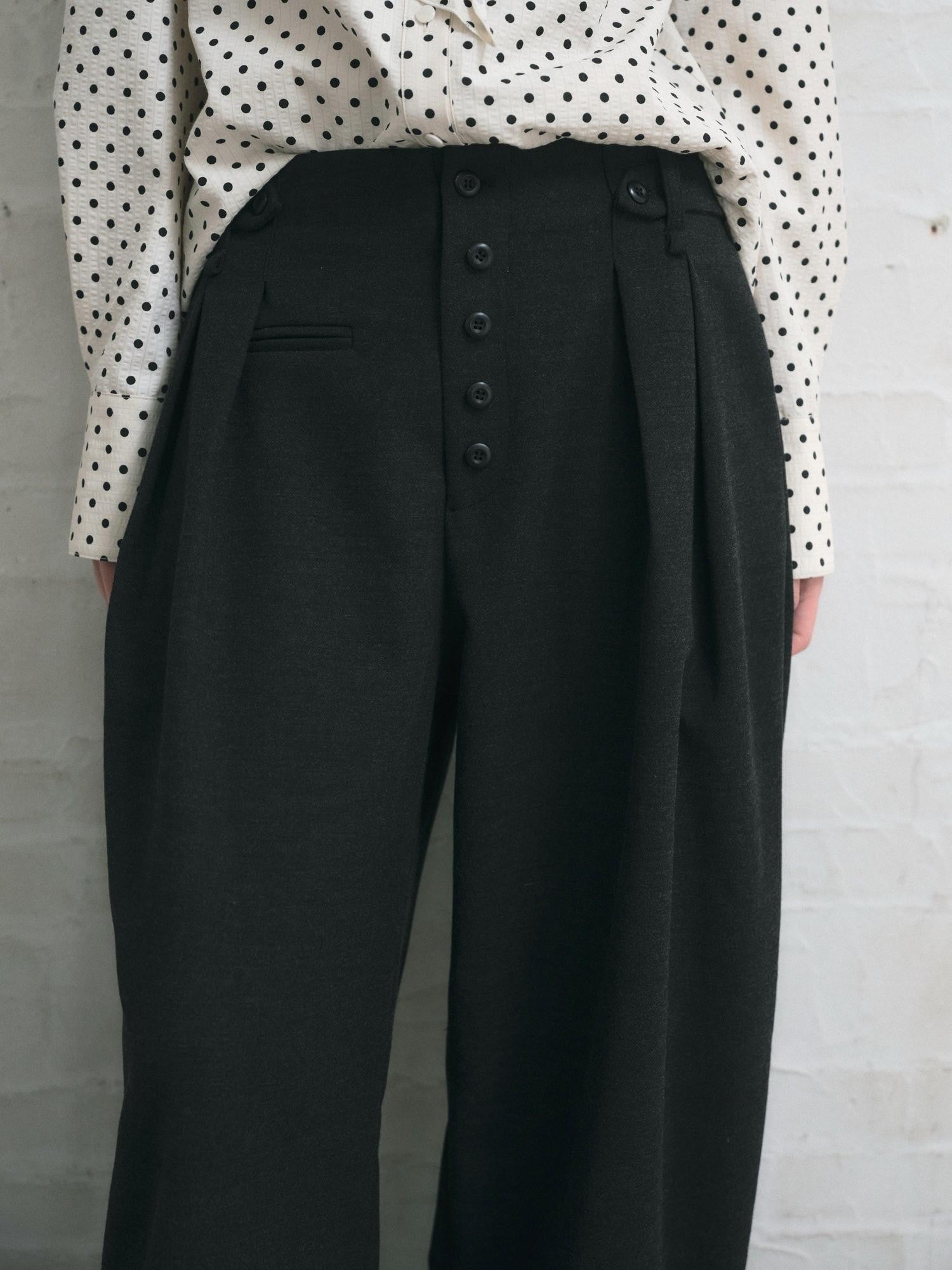 Dorydory Black Pleated Curved Leg Mid High Waist Women&