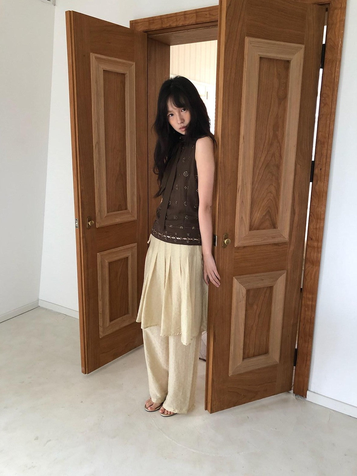 Dorydory Deep Brown Vintage Ribbon Beaded Stand Collar Women&