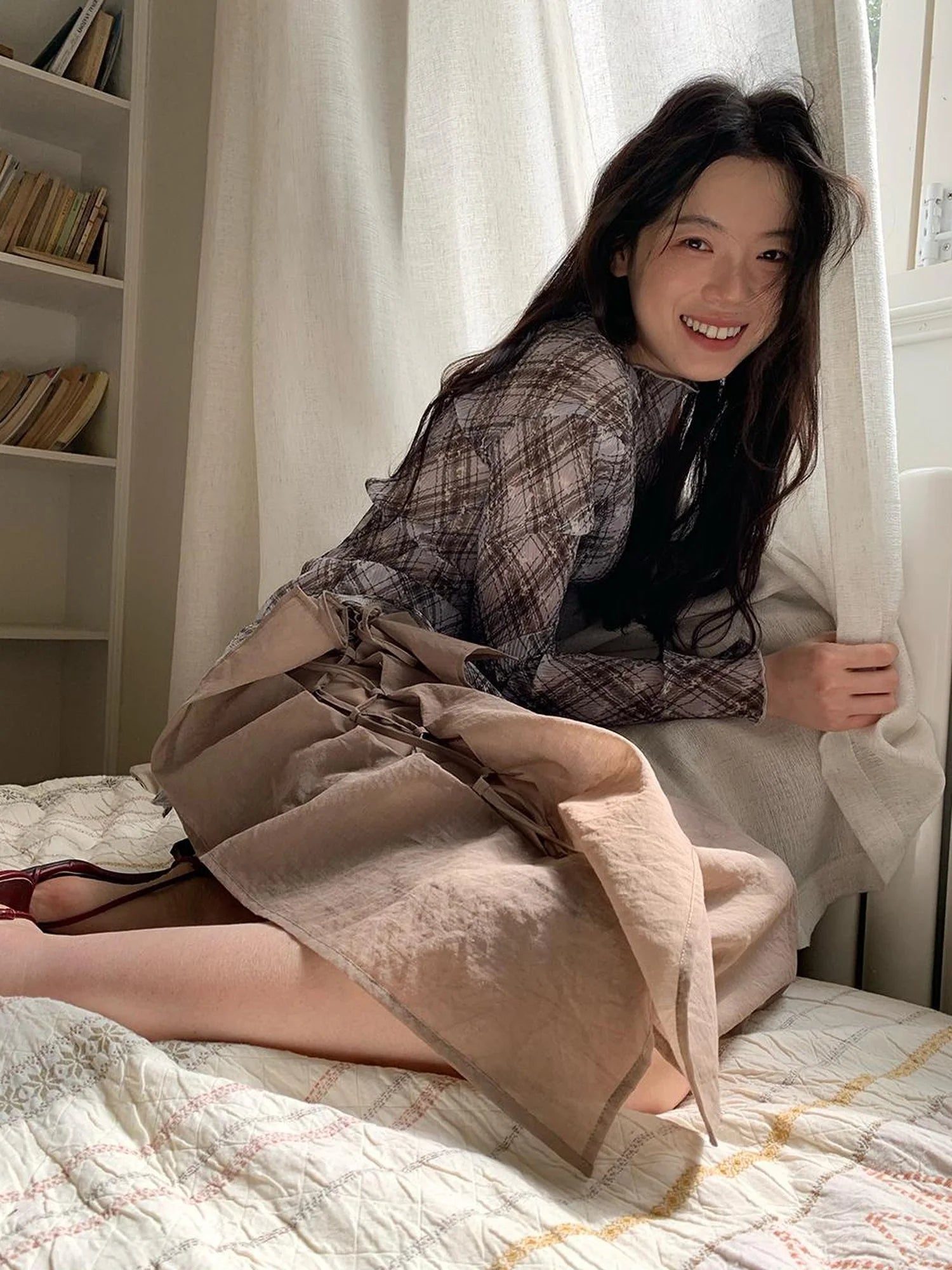 Dorydory Diamond Mesh Ruffle Hem Long Sleeve Tee