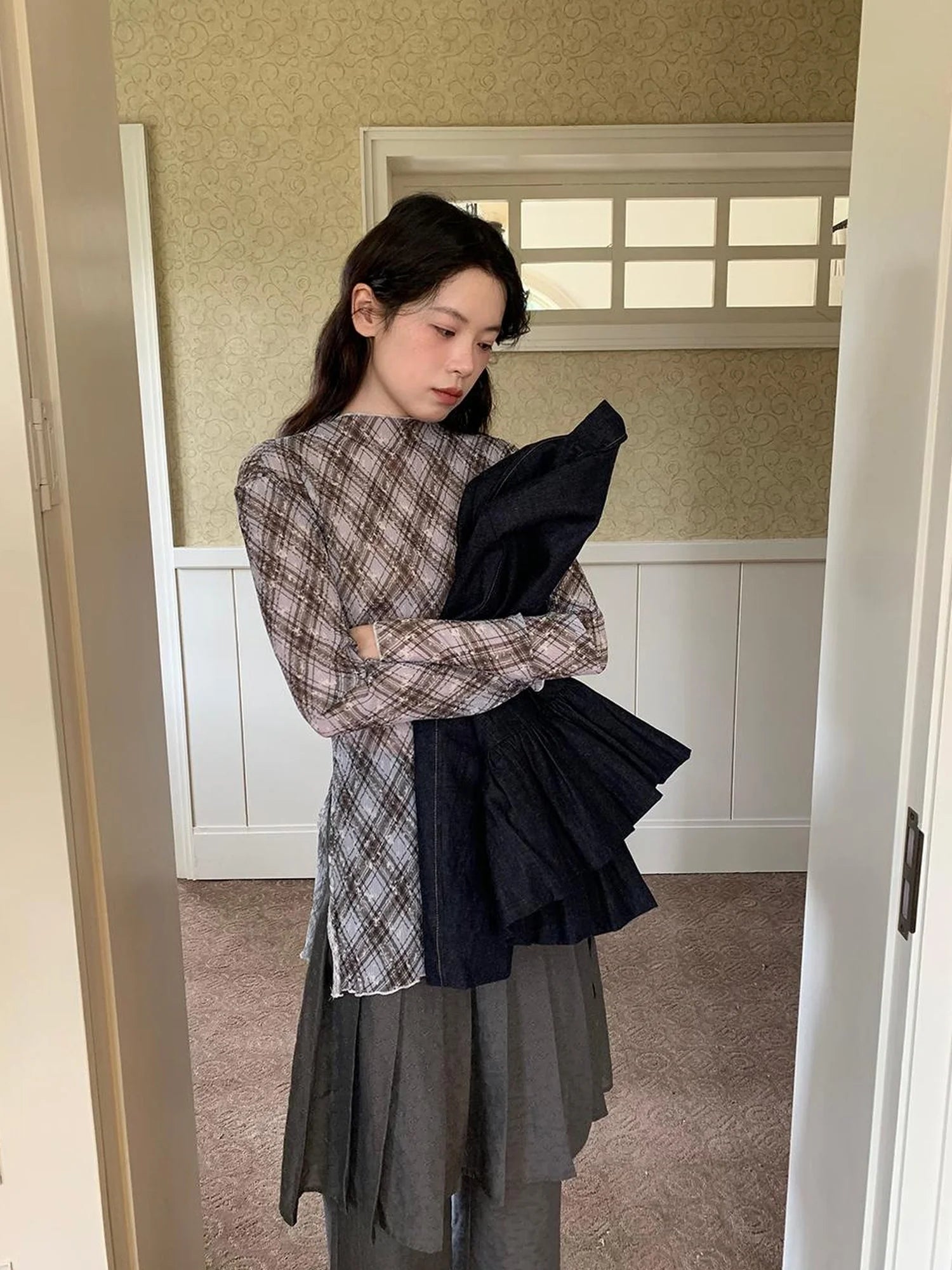 Dorydory Diamond Mesh Ruffle Hem Long Sleeve Tee