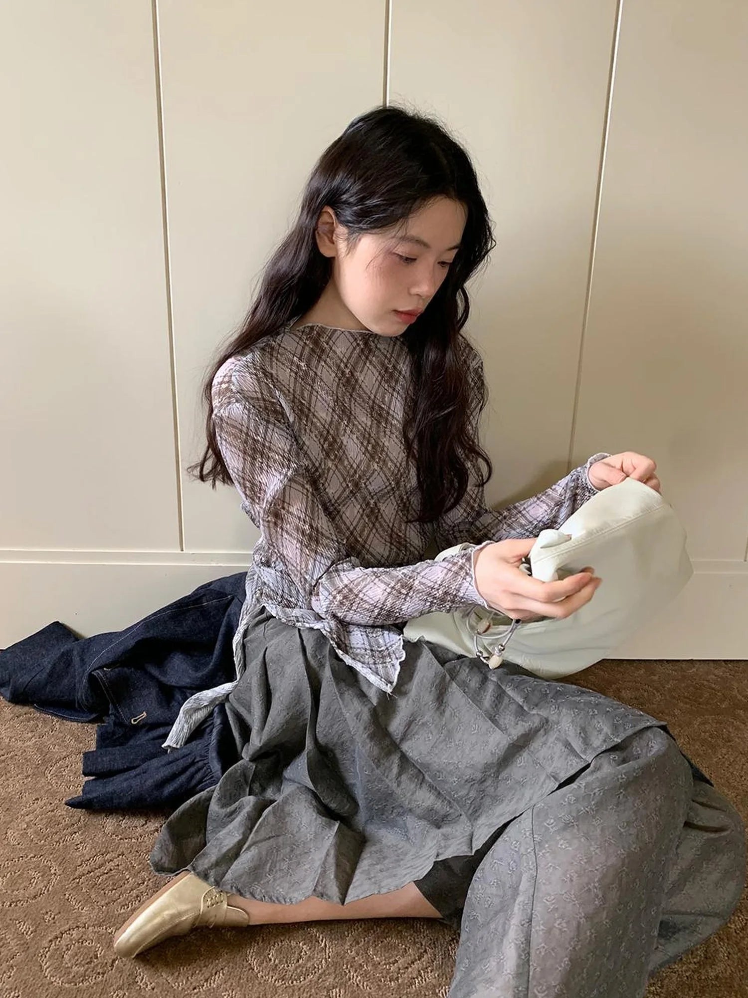 Dorydory Diamond Mesh Ruffle Hem Long Sleeve Tee