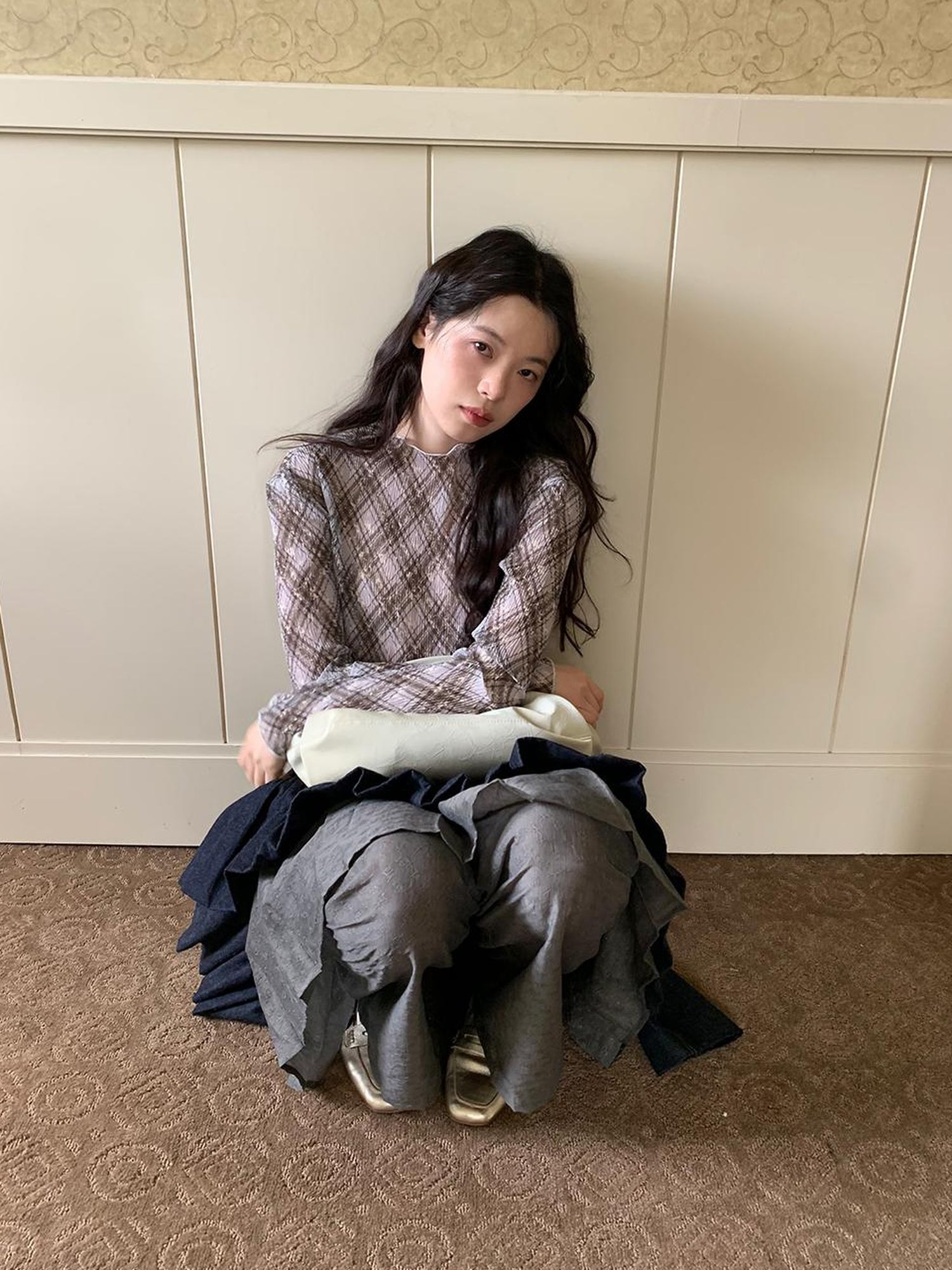 Dorydory Dorydory Diamond Mesh Ruffle Hem Long Sleeve Tee
