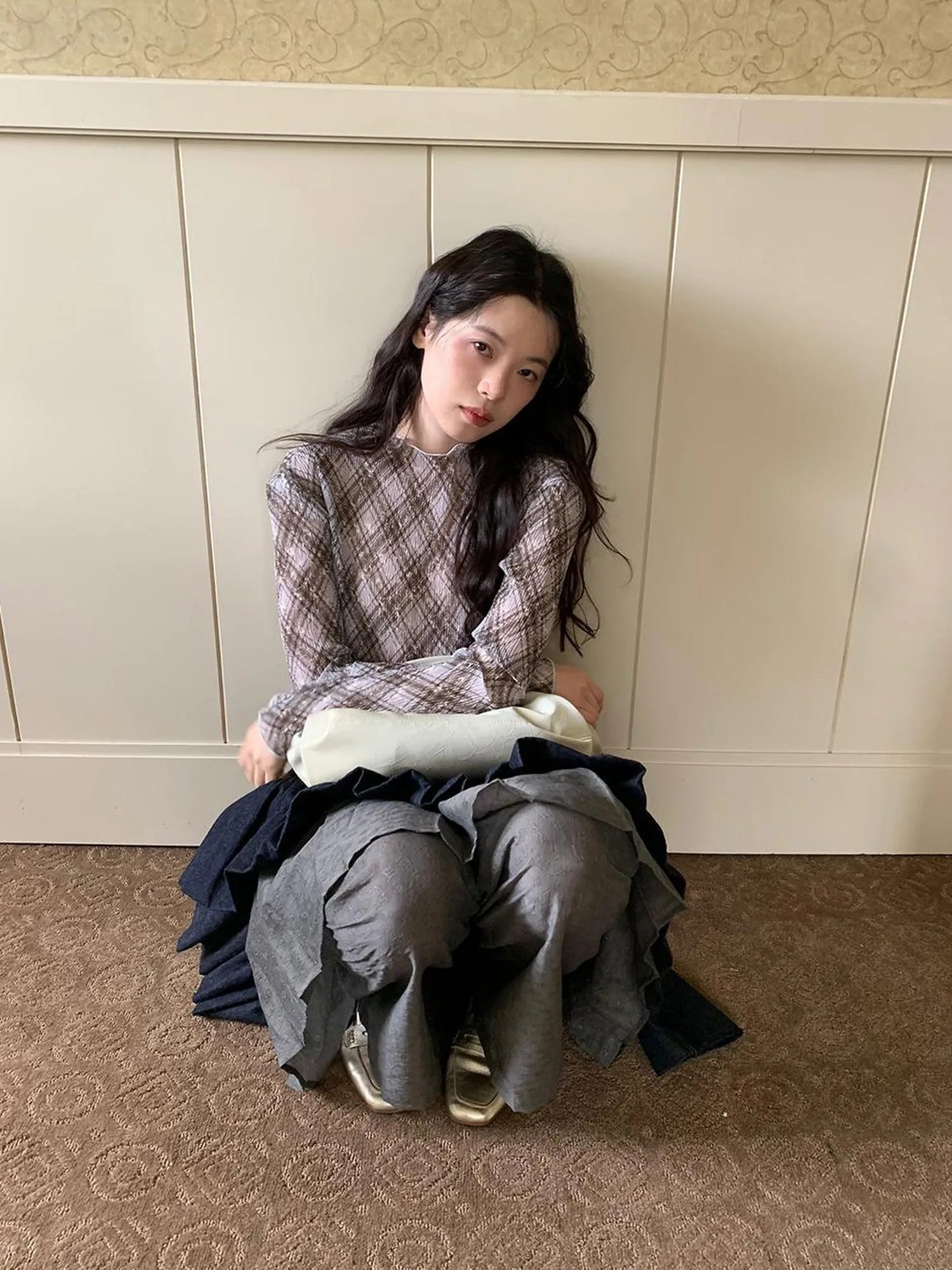 Dorydory Diamond Mesh Ruffle Hem Long Sleeve Tee